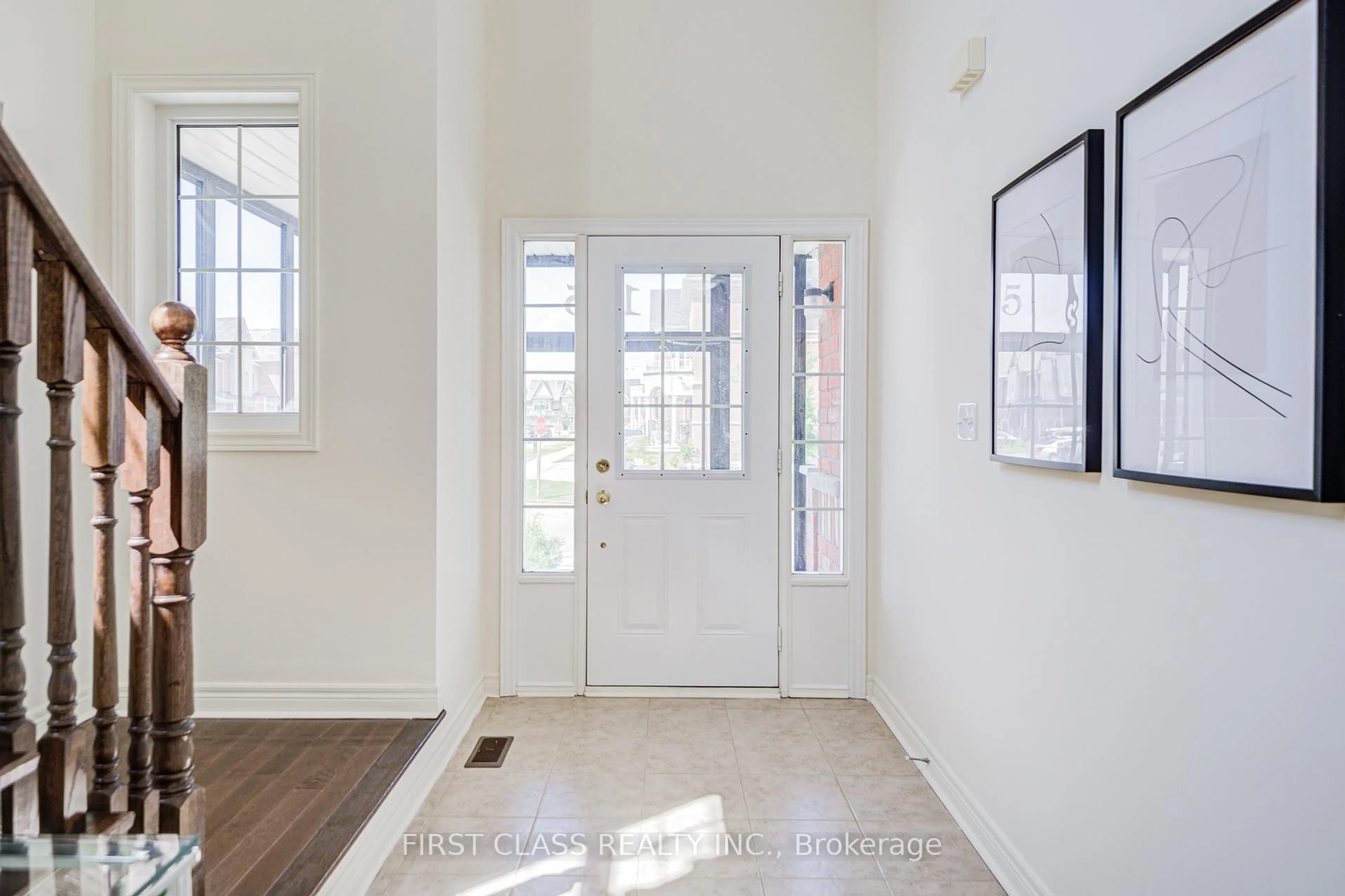 Indoor entryway for 115 Noah's Farm Tr, Whitchurch-Stouffville Ontario L4A 0N8