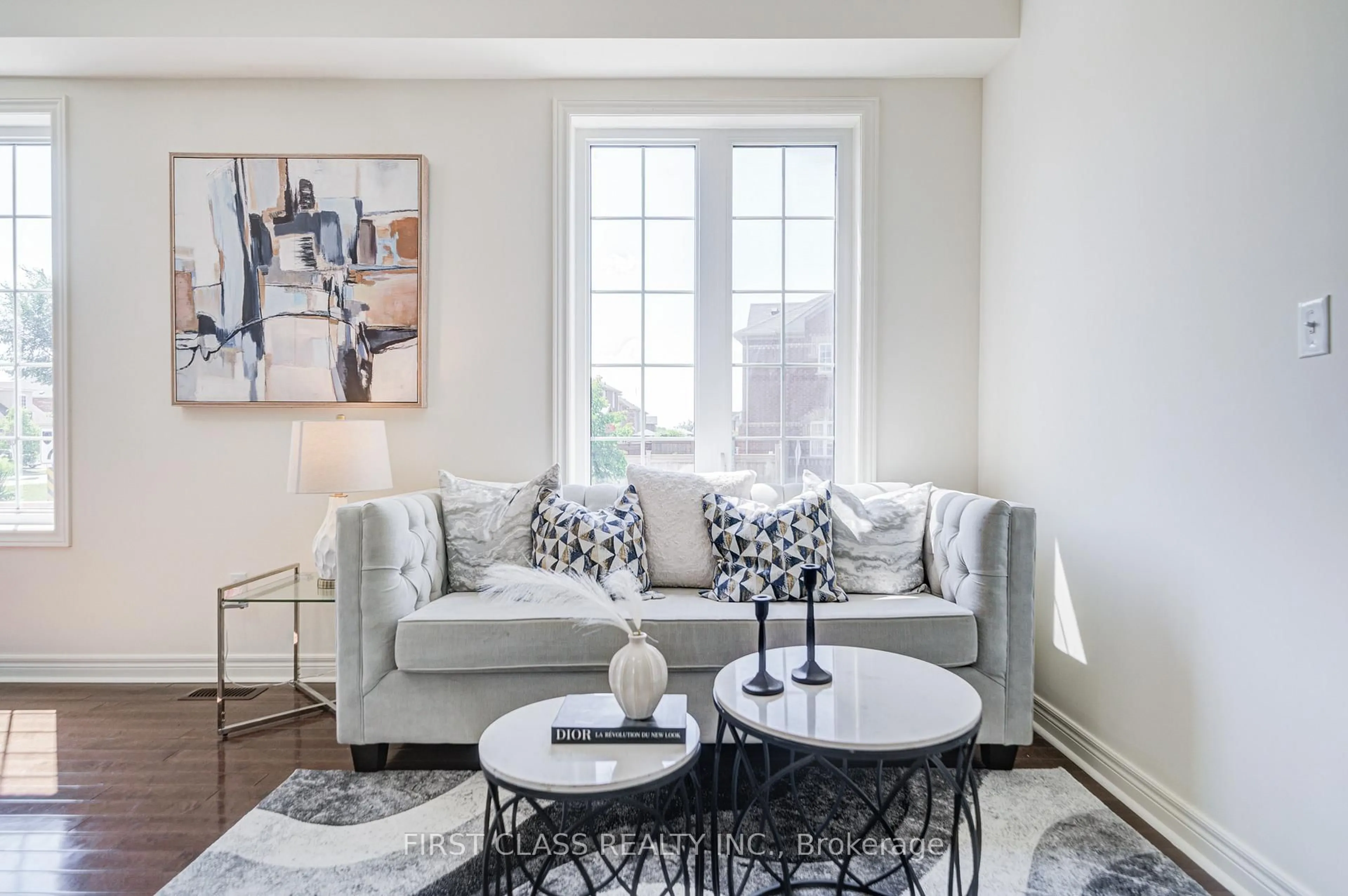 Living room with furniture, unknown for 115 Noah's Farm Tr, Whitchurch-Stouffville Ontario L4A 0N8