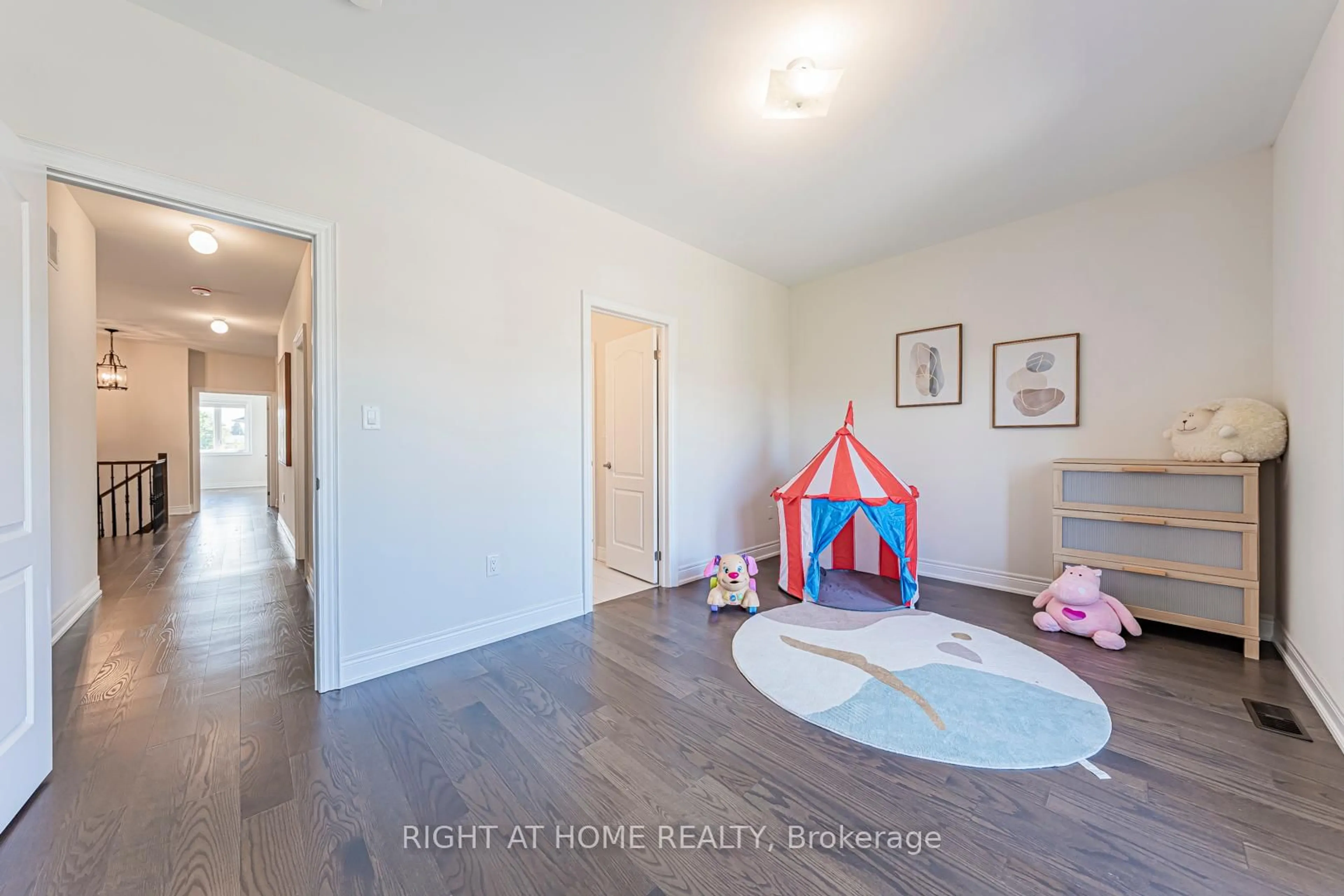 A pic of a room for 551 Somerville Dr, Newmarket Ontario L3X 0K2