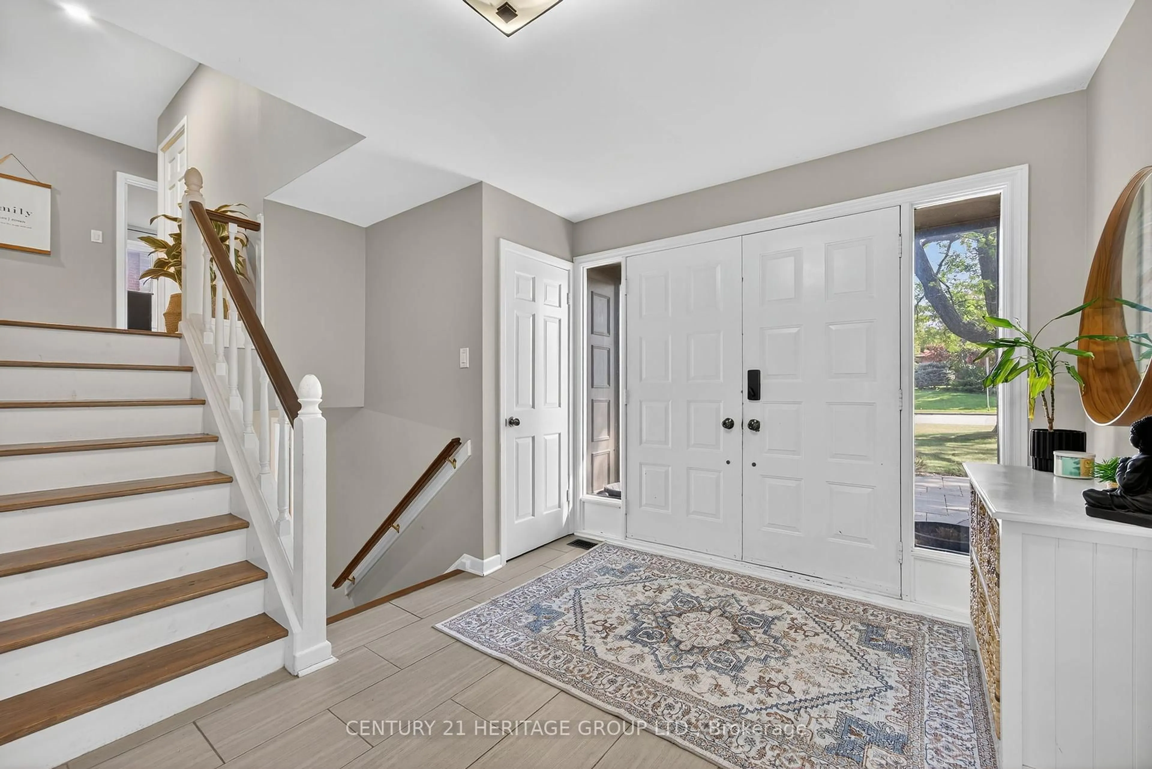 Indoor entryway for 83 Fletcher St, Bradford West Gwillimbury Ontario L3Z 1M1