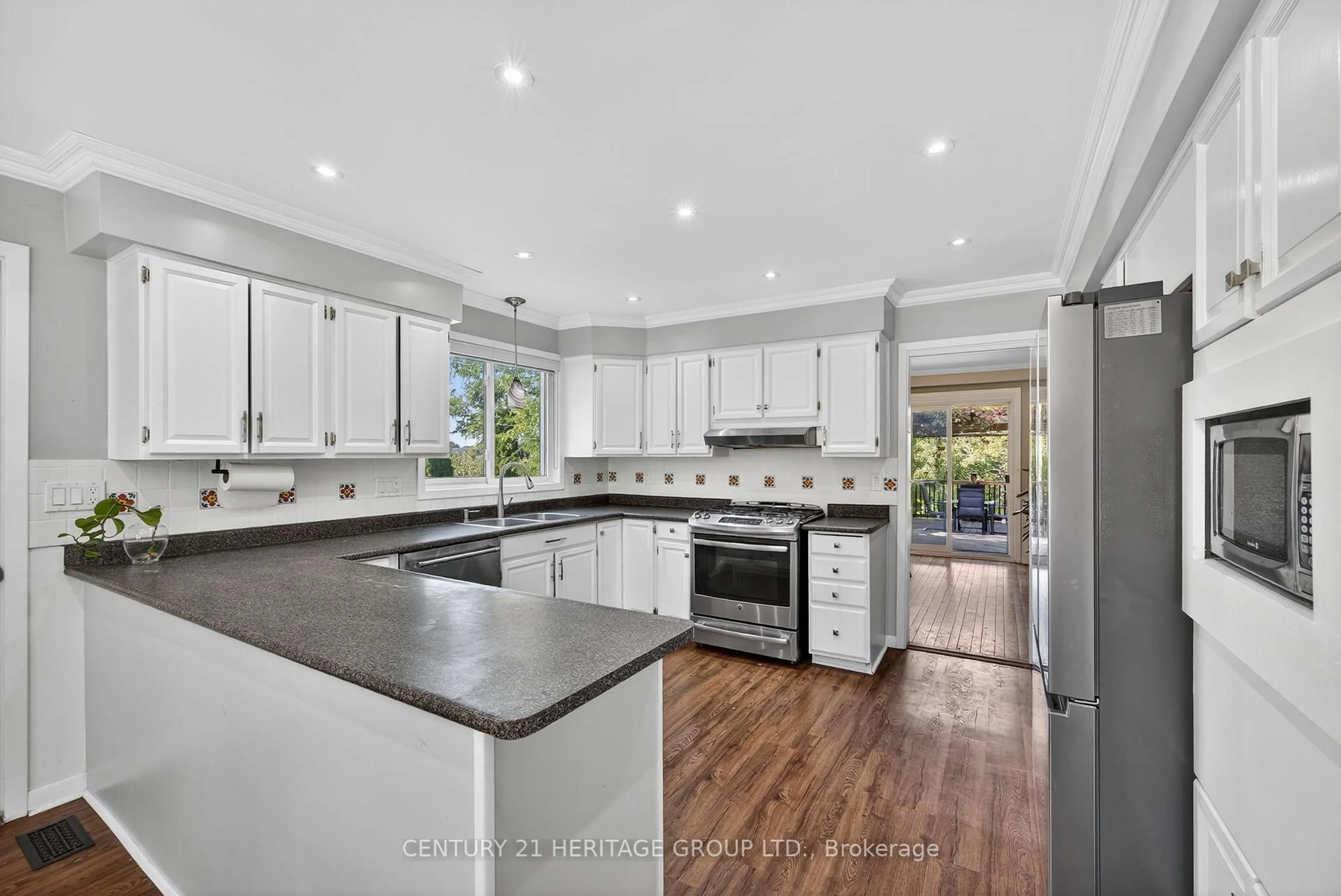 Open concept kitchen, ceramic/tile floor for 83 Fletcher St, Bradford West Gwillimbury Ontario L3Z 1M1