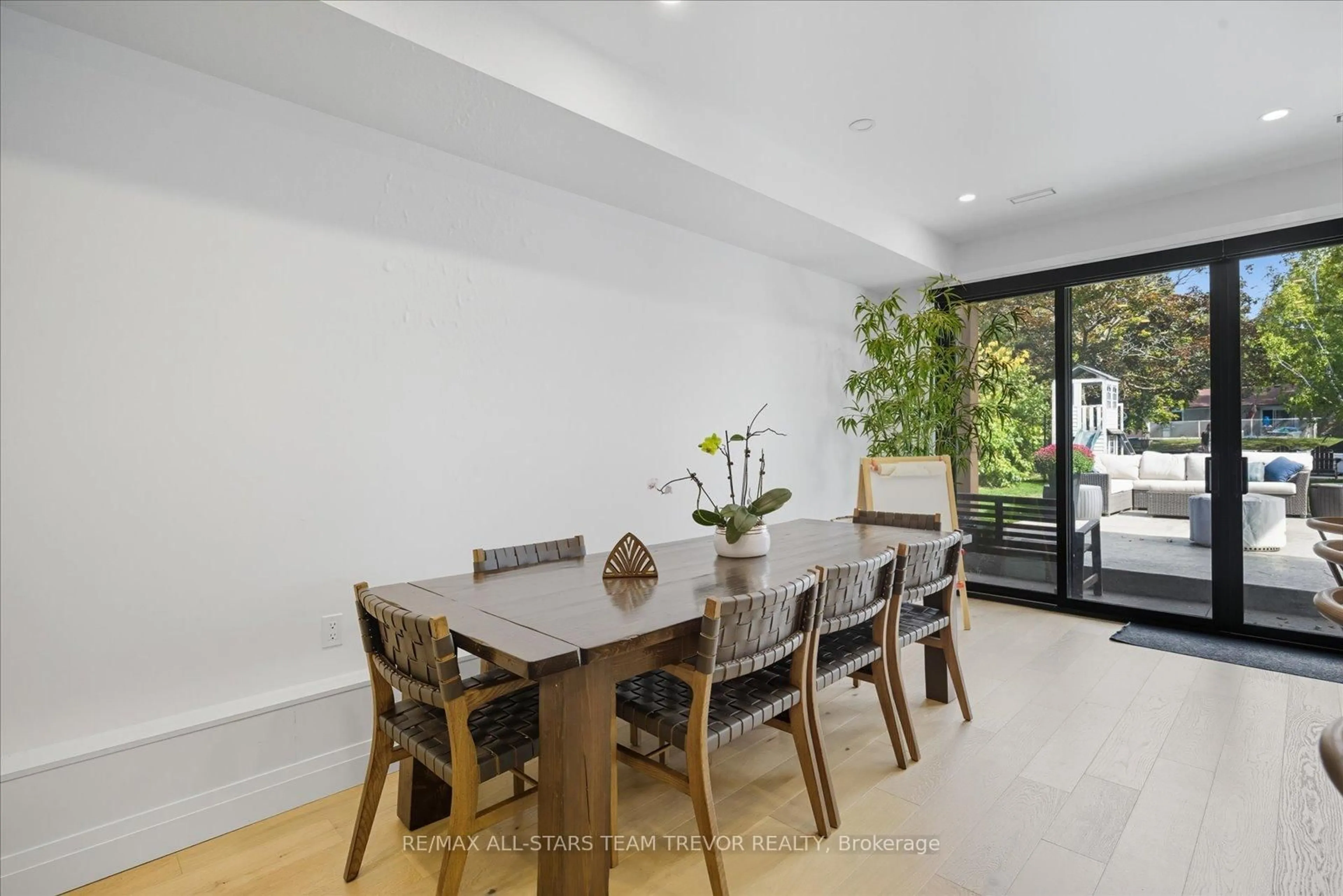 Dining room, unknown for 61 Canal St, Georgina Ontario L4P 1K6