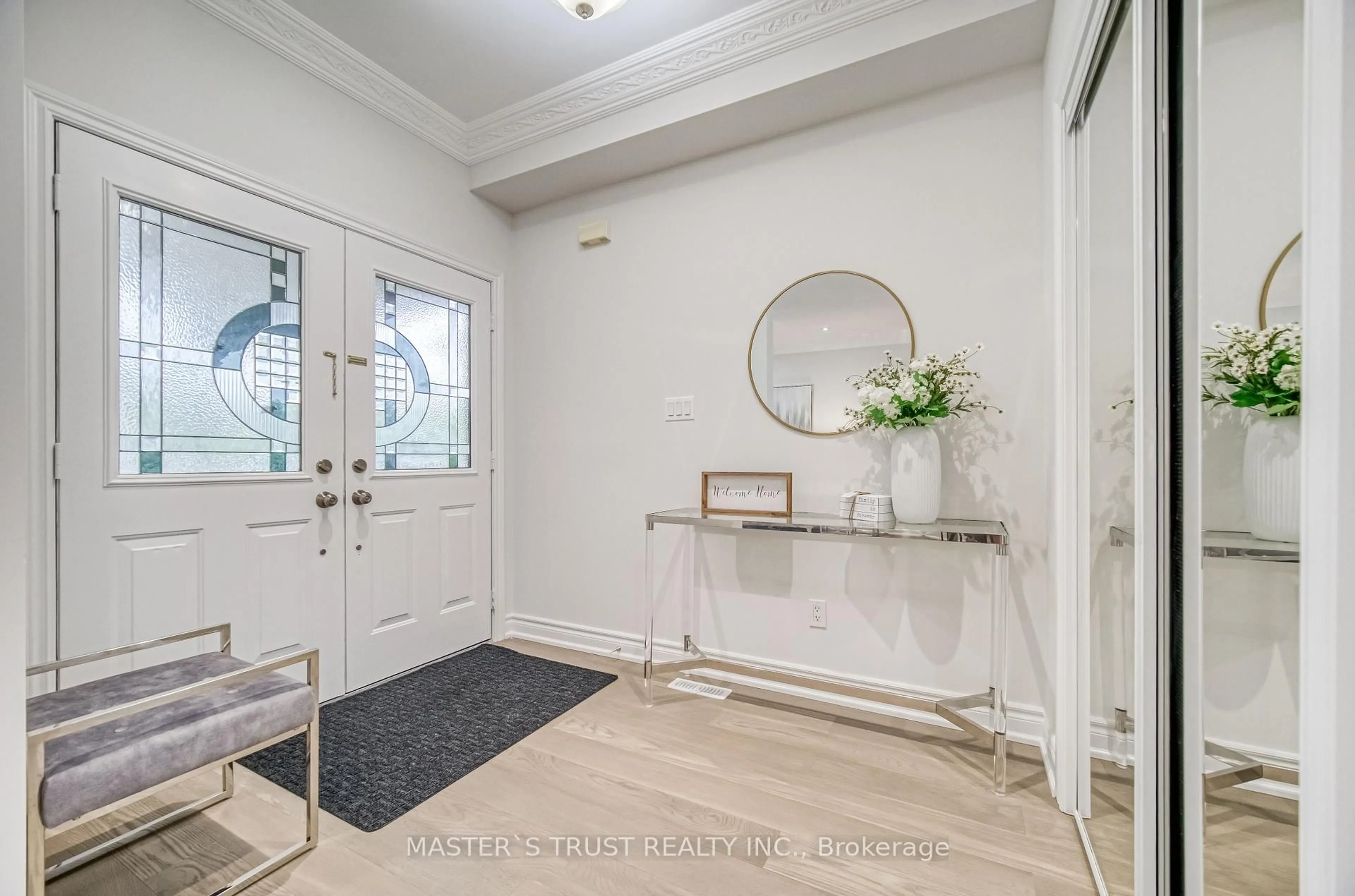 Indoor entryway for 76 Mynden Way, Newmarket Ontario L3X 3A9