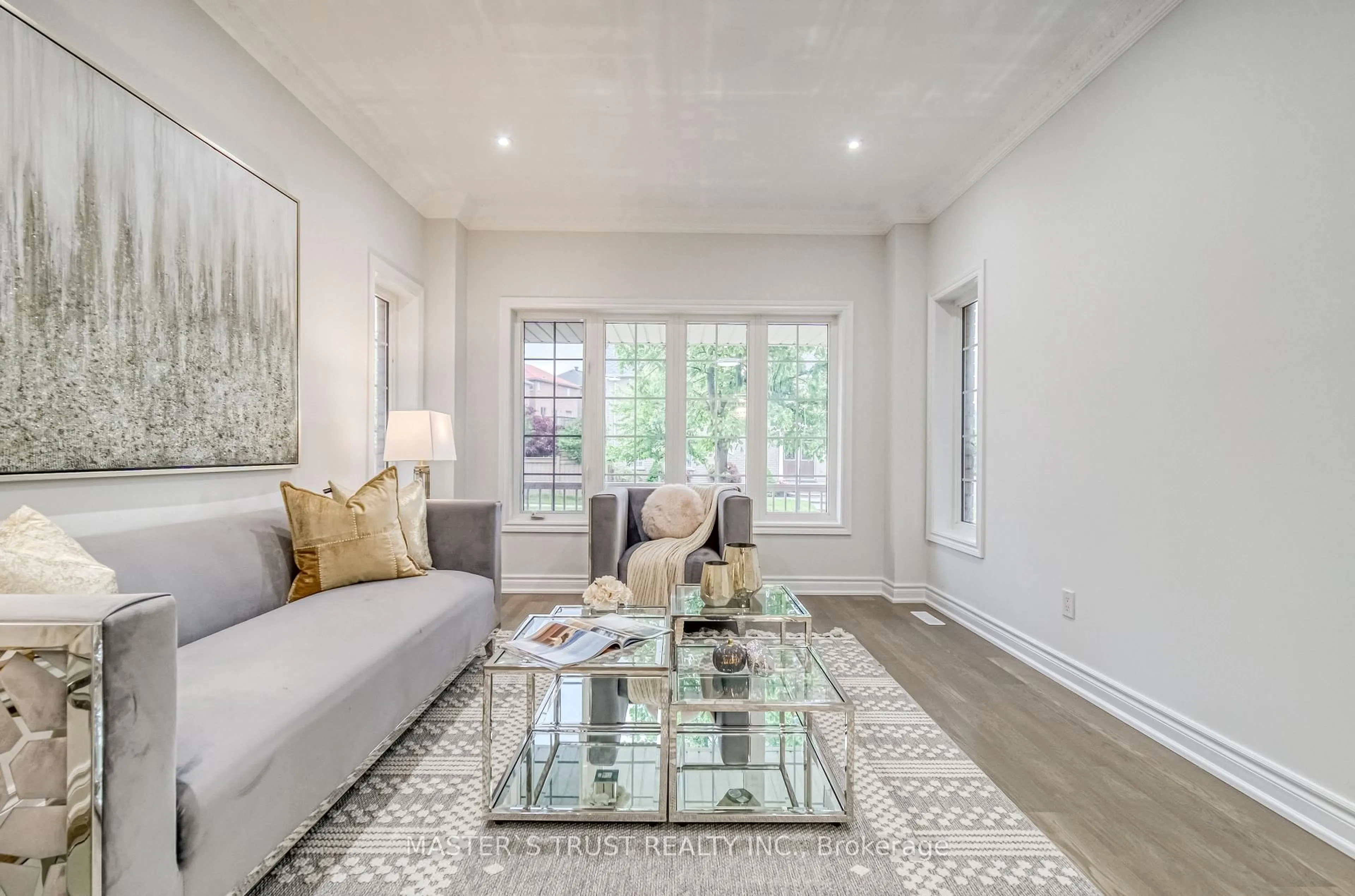 Living room with furniture, unknown for 76 Mynden Way, Newmarket Ontario L3X 3A9