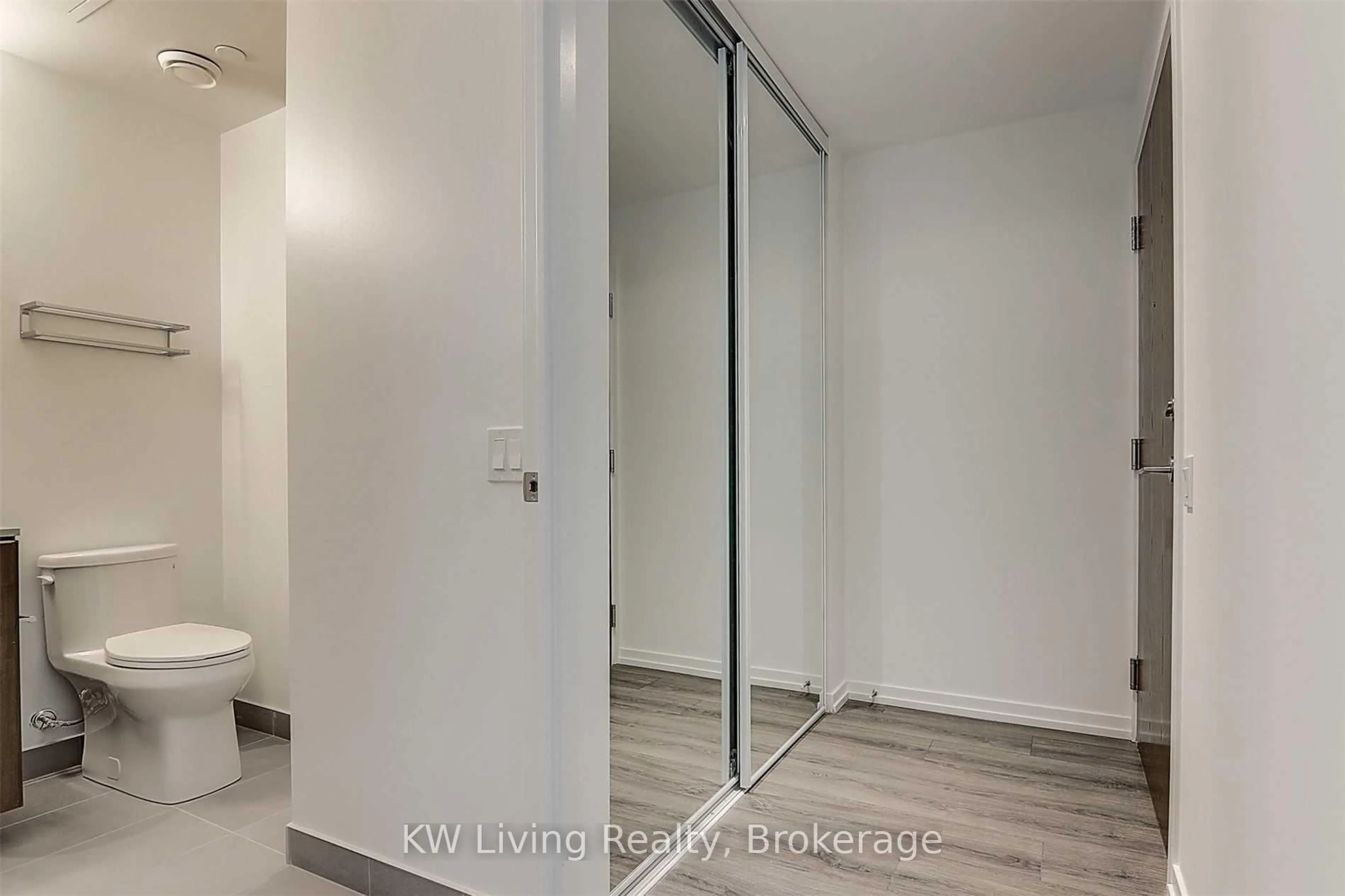 A pic of a room for 1000 Portage Pkwy #1801, Vaughan Ontario L4K 0L1