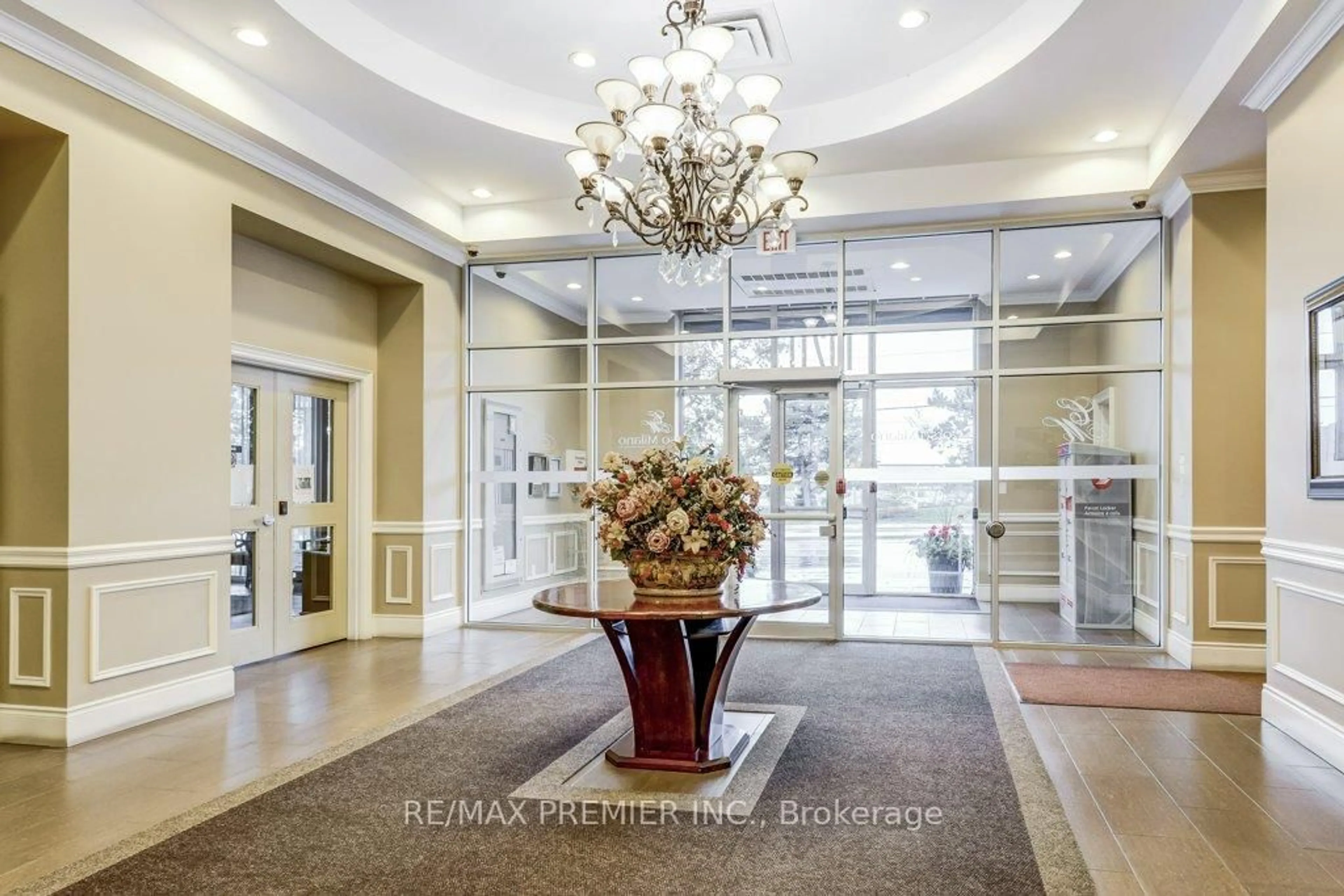 Indoor foyer for 10211 Keele St #209, Vaughan Ontario L6A 4R7