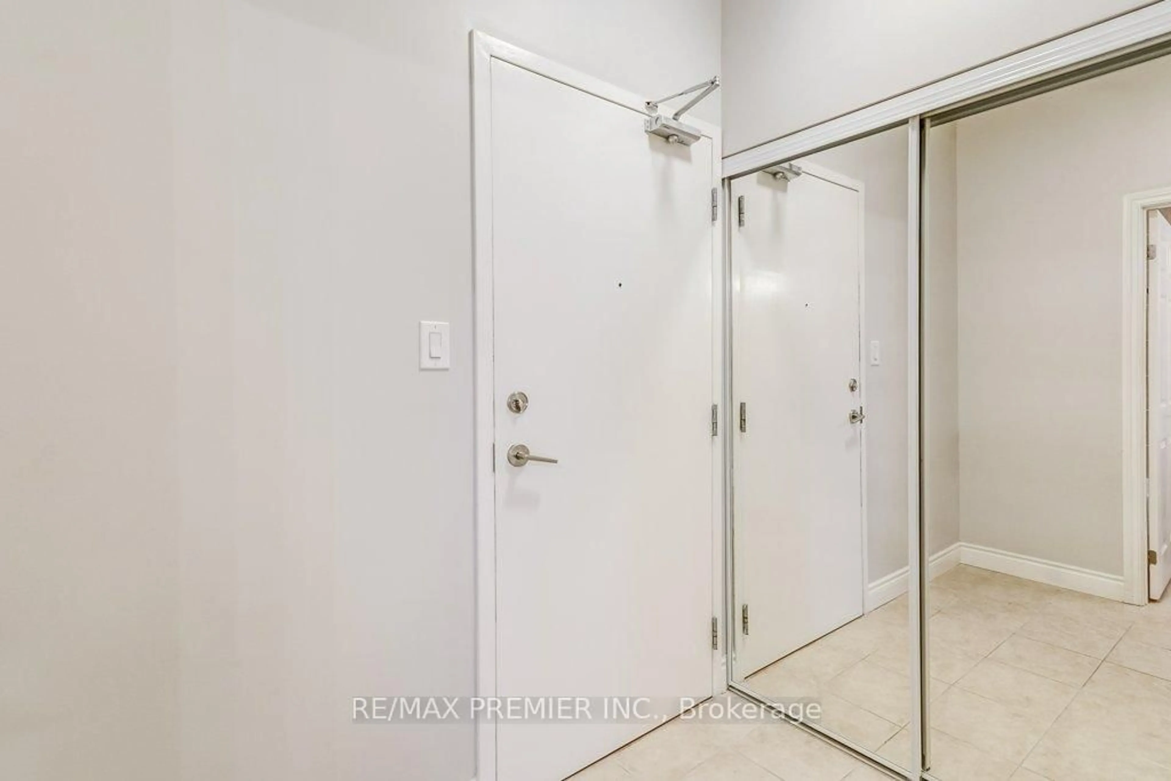 Unknown for 10211 Keele St #209, Vaughan Ontario L6A 4R7