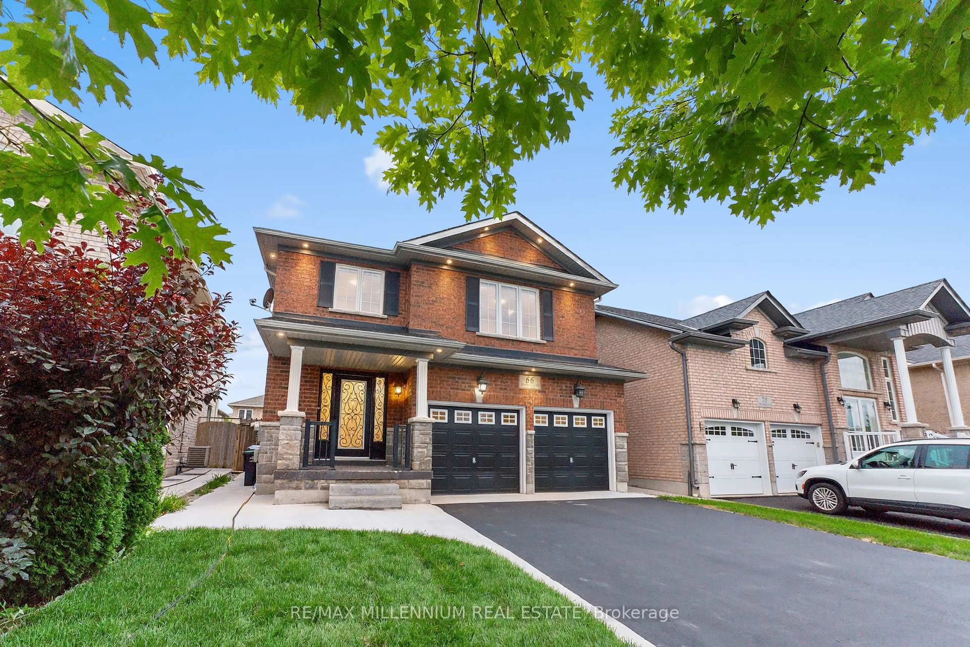 Home with brick exterior material, street for 66 Armstrong Cres, Bradford West Gwillimbury Ontario L3Z 0L2
