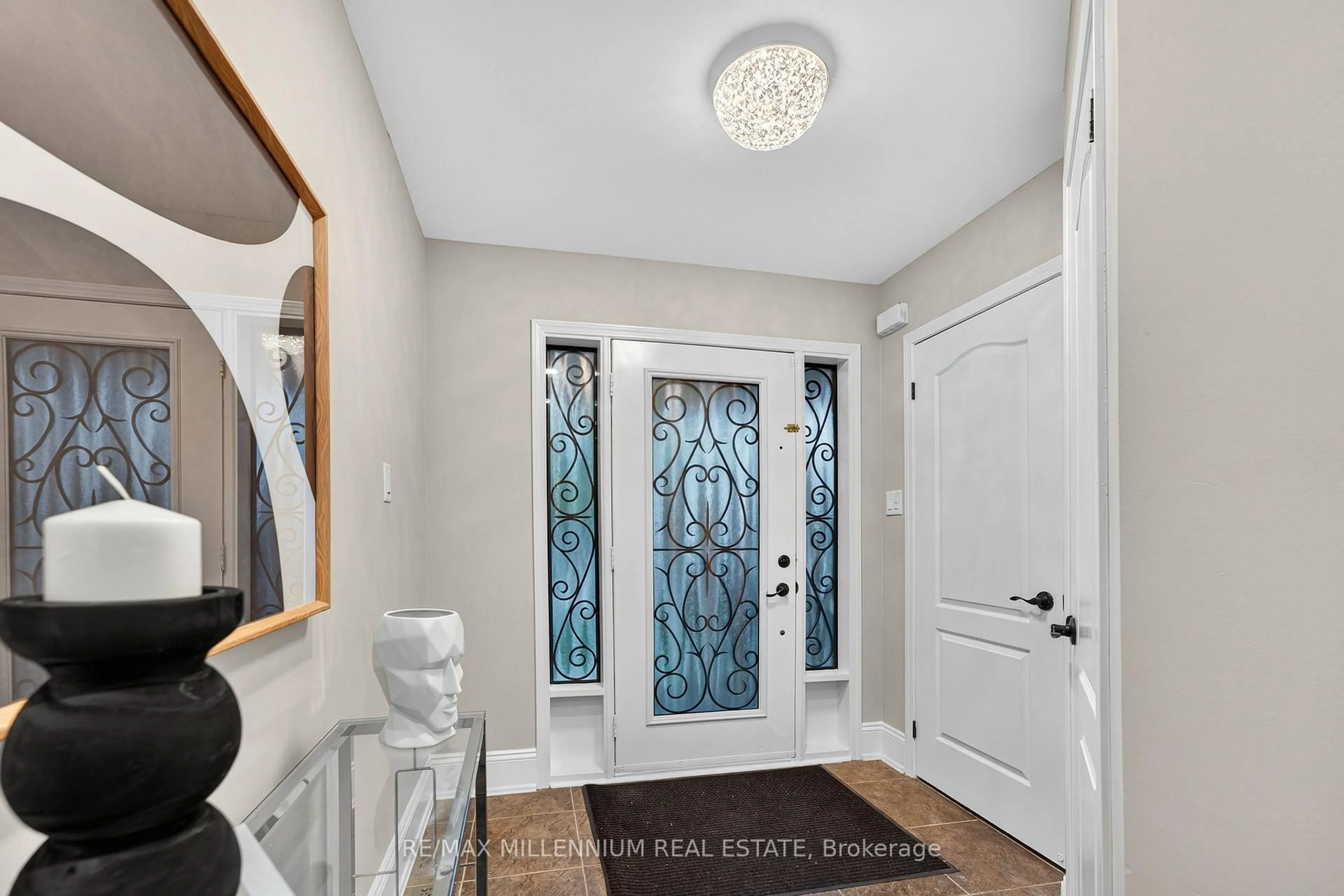 Indoor entryway for 66 Armstrong Cres, Bradford West Gwillimbury Ontario L3Z 0L2