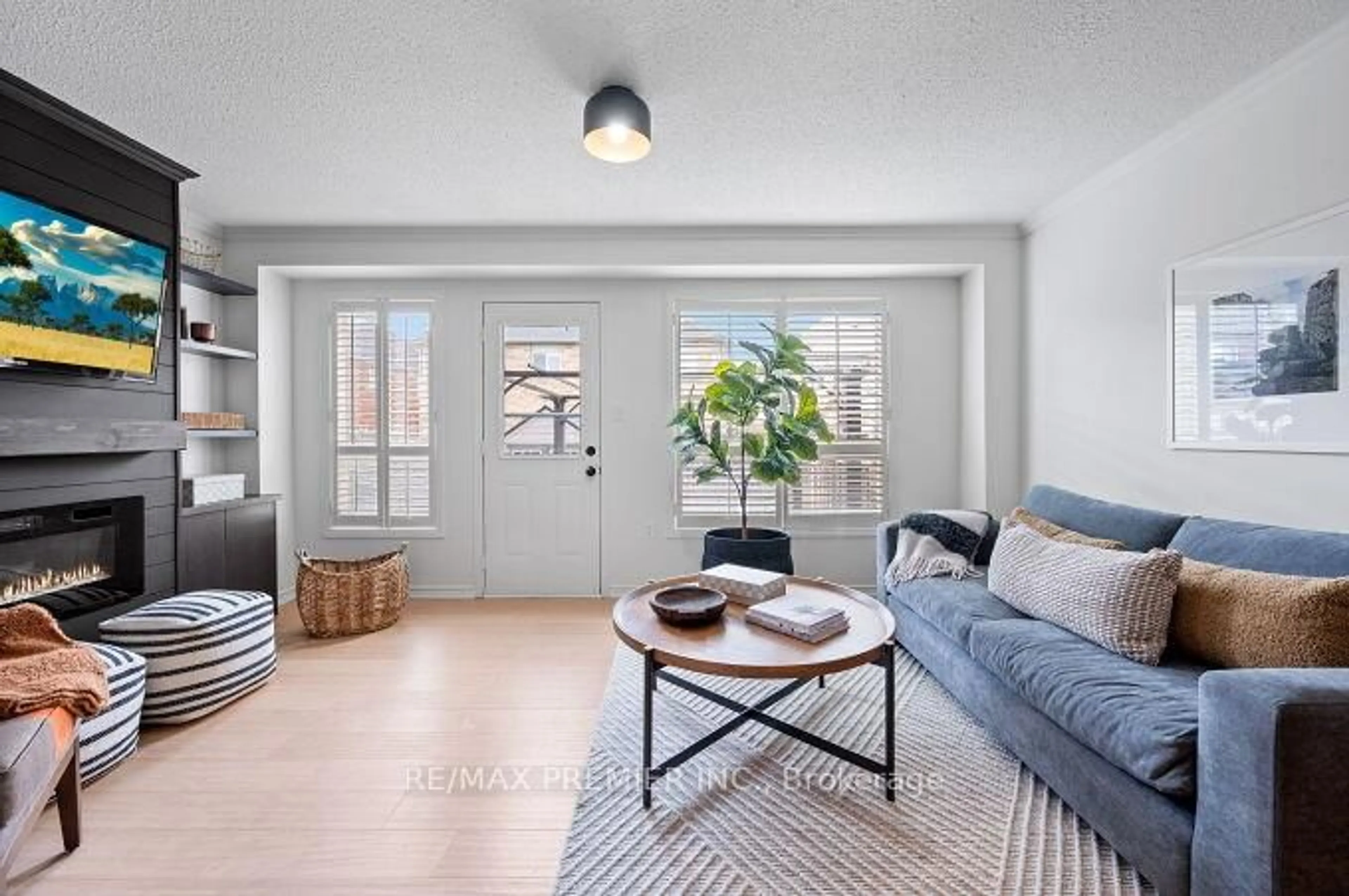Living room with furniture, unknown for 78 Keystar Crt, Vaughan Ontario L4H 0G8