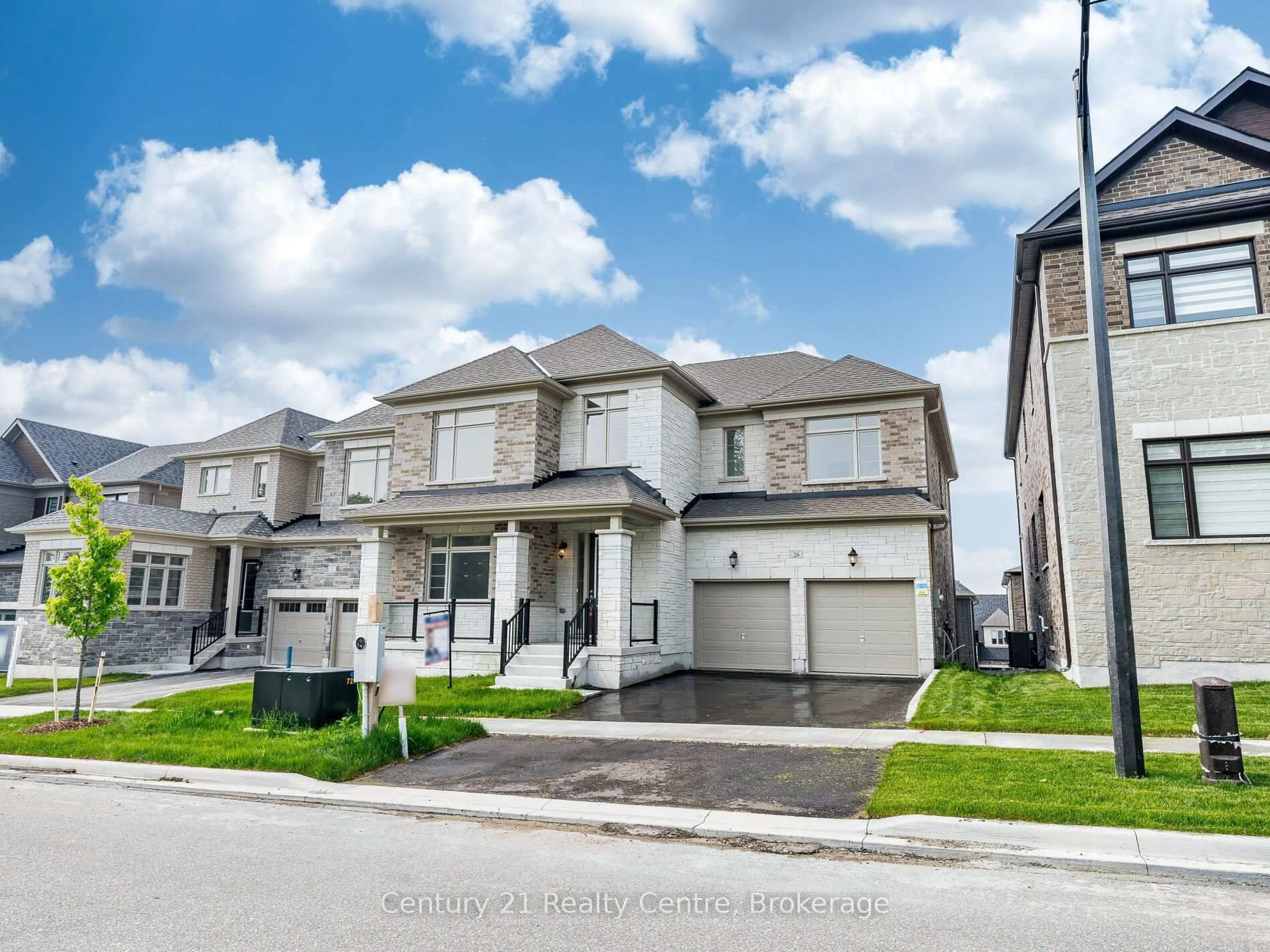 A pic from outside/outdoor area/front of a property/back of a property/a pic from drone, street for 26 Hearn St, Bradford West Gwillimbury Ontario L0G 1B0