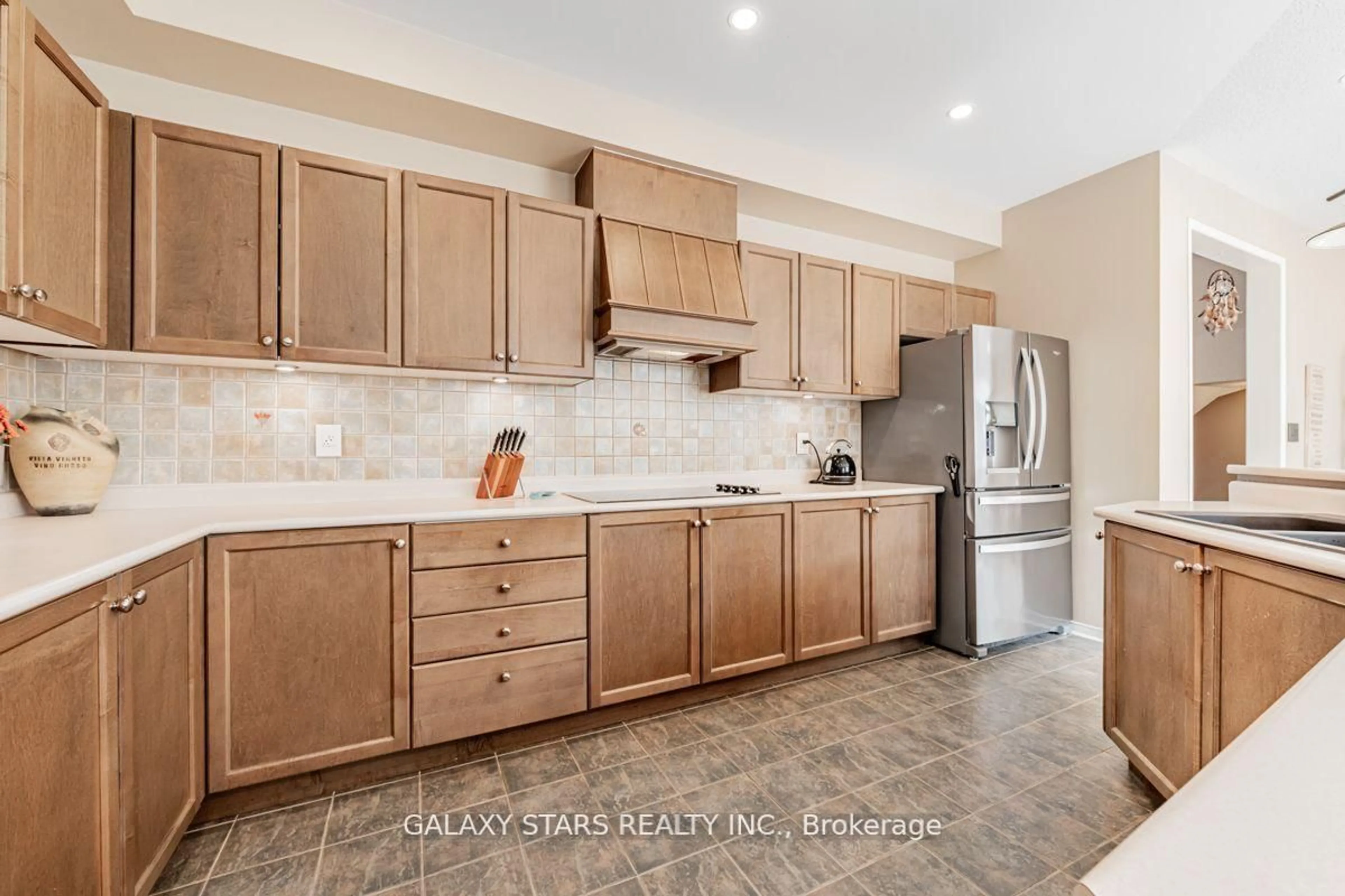 Open concept kitchen, ceramic/tile floor for 24 Post Oak Dr, Richmond Hill Ontario L4E 4G8