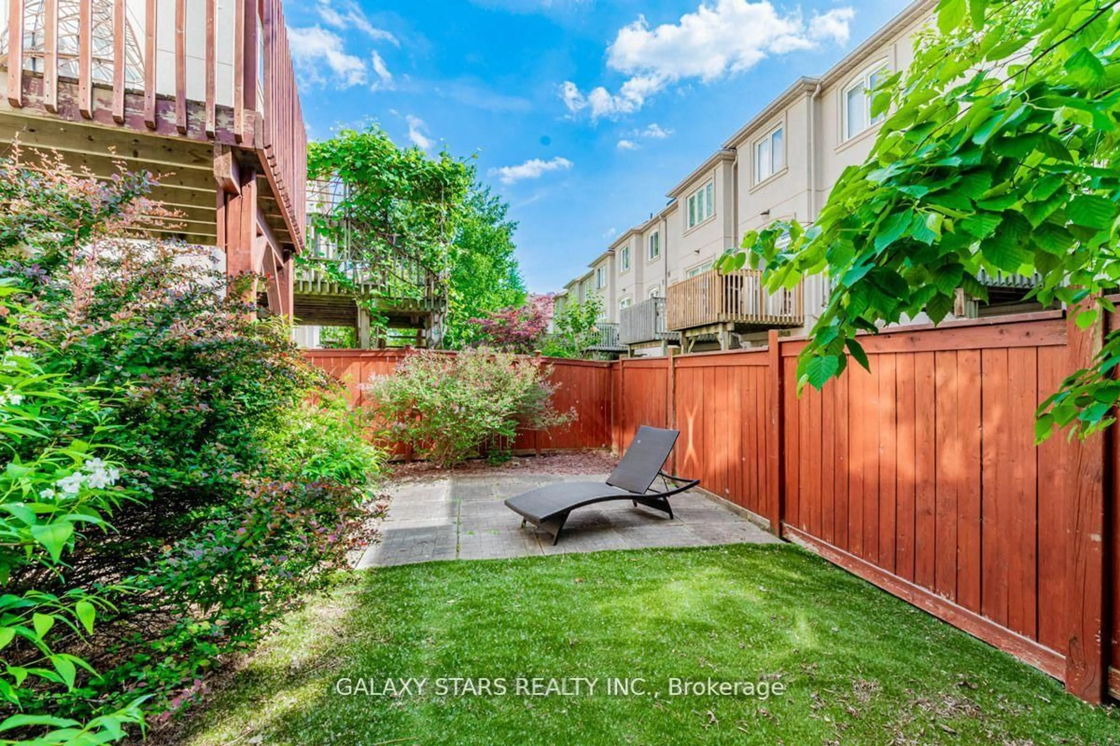 Patio, street for 24 Post Oak Dr, Richmond Hill Ontario L4E 4G8