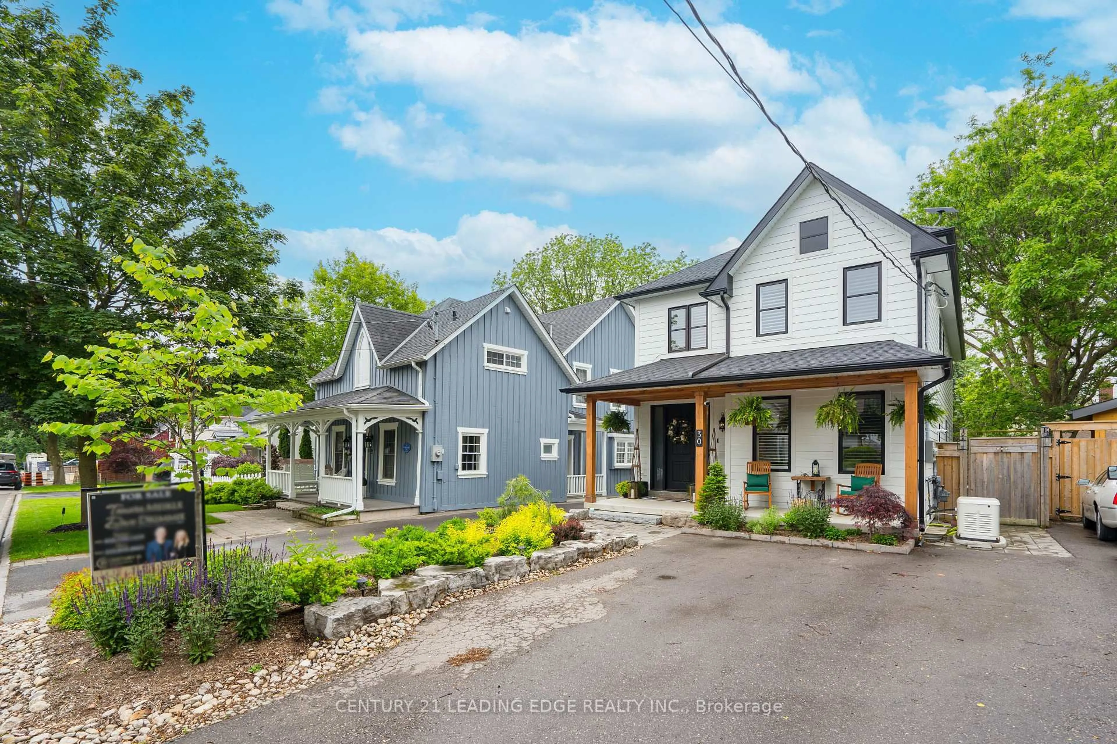 A pic from outside/outdoor area/front of a property/back of a property/a pic from drone, street for 30 Victoria St, Whitchurch-Stouffville Ontario L4A 3R7
