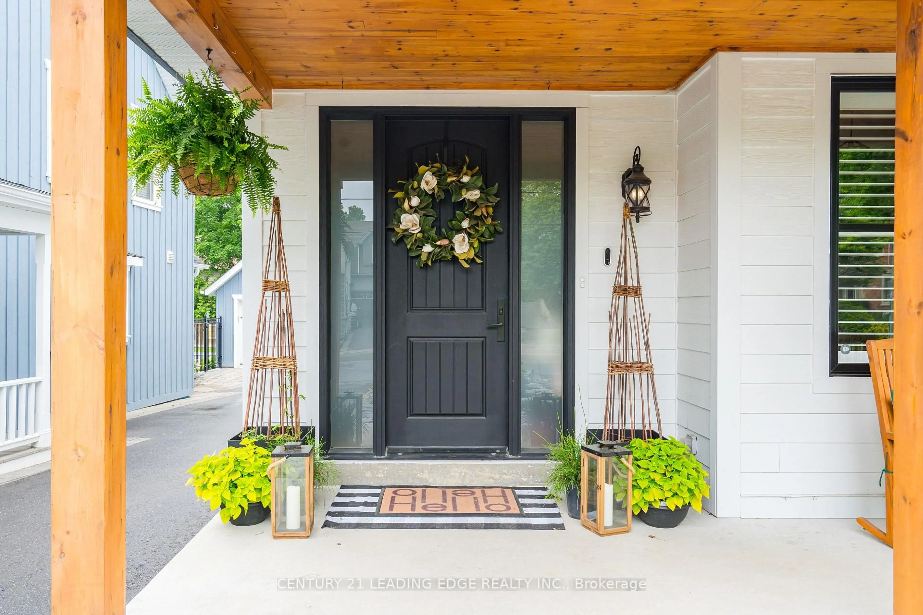 Indoor entryway for 30 Victoria St, Whitchurch-Stouffville Ontario L4A 3R7