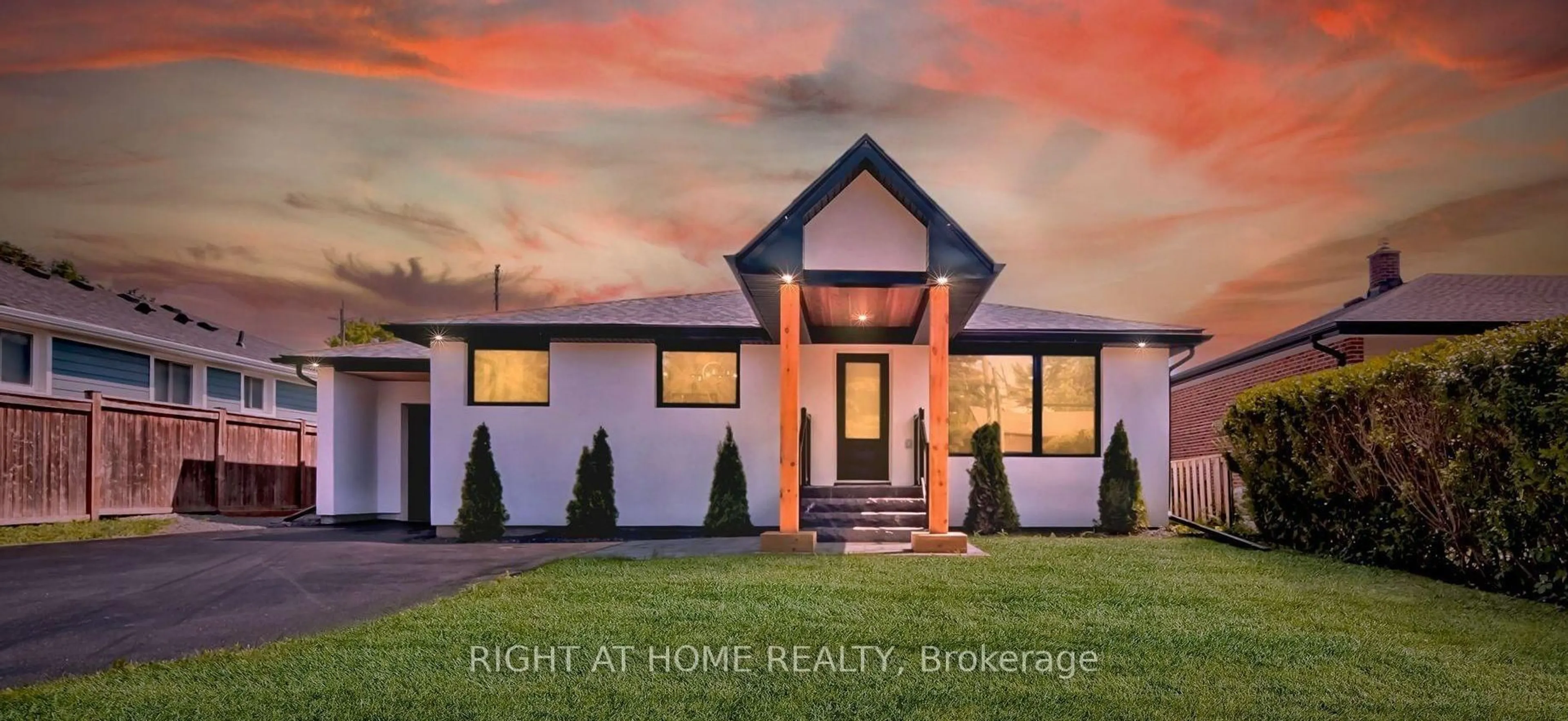 Home with vinyl exterior material, street for 33 Beech St, Uxbridge Ontario L9P 1A8