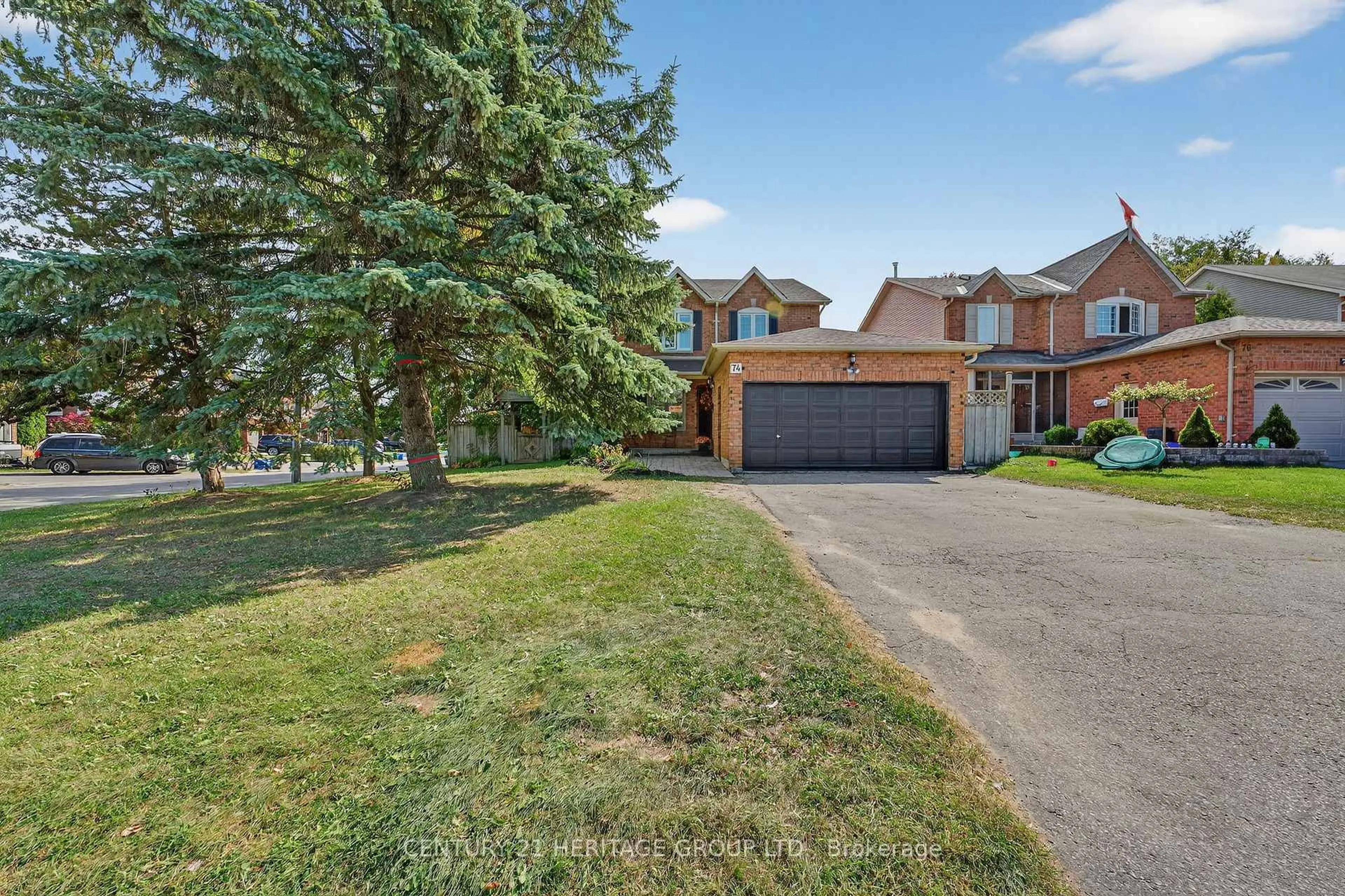 A pic from outside/outdoor area/front of a property/back of a property/a pic from drone, street for 74 Verona Cres, Georgina Ontario L4P 3N3