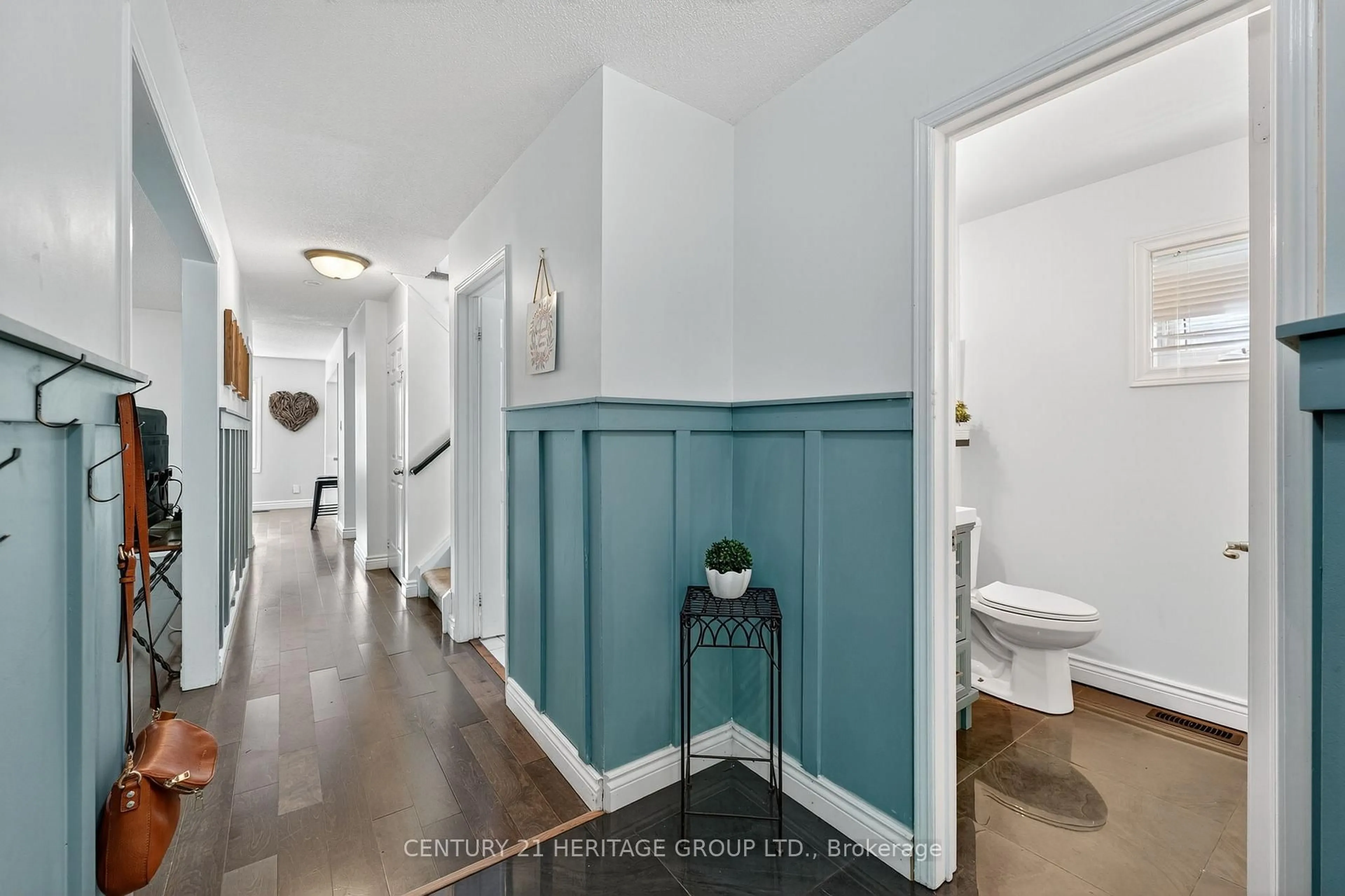 Indoor entryway for 74 Verona Cres, Georgina Ontario L4P 3N3