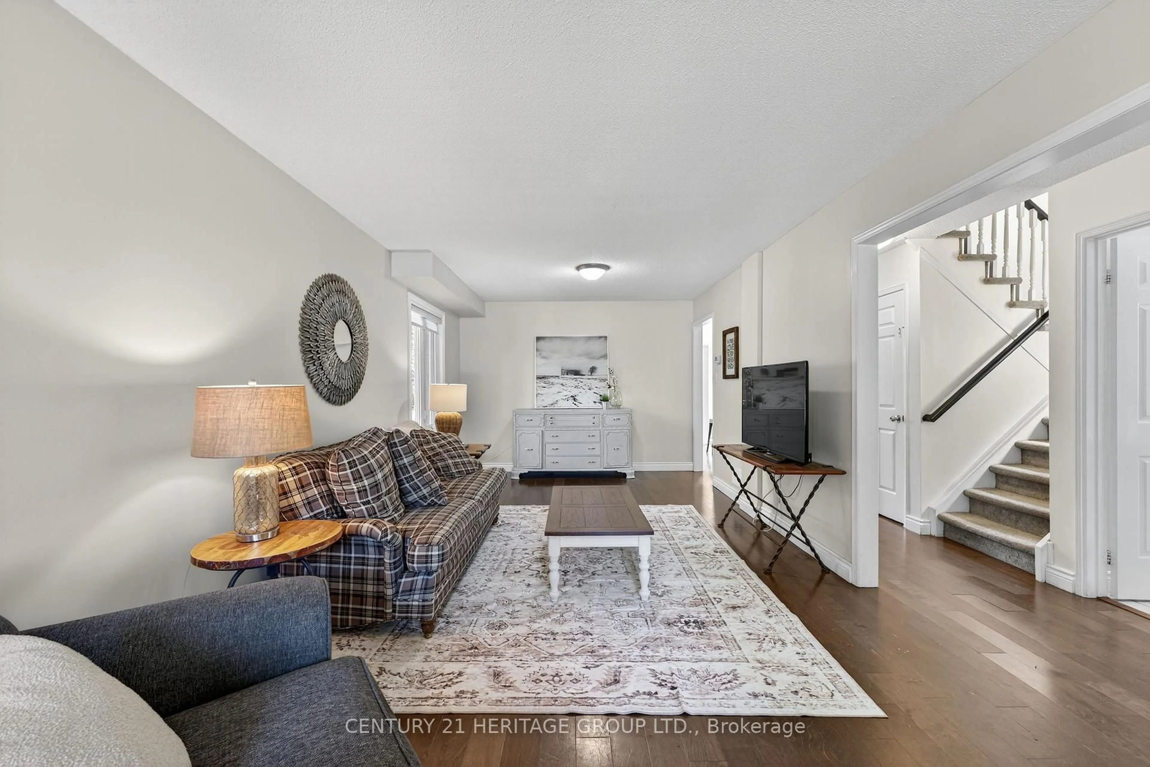 Living room with furniture, unknown for 74 Verona Cres, Georgina Ontario L4P 3N3