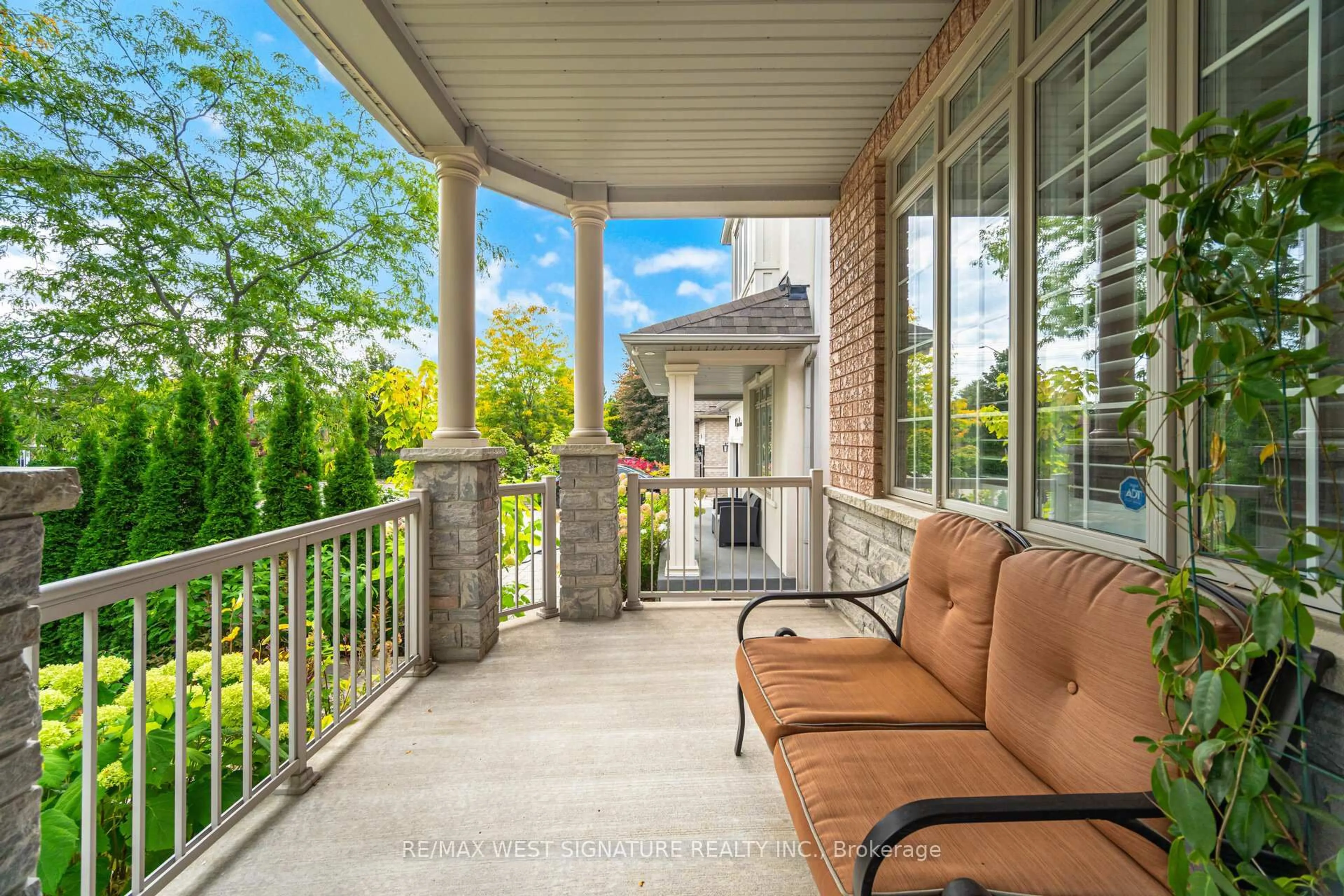 Patio, street for 107 Cupola Cres, Vaughan Ontario L4H 3G1