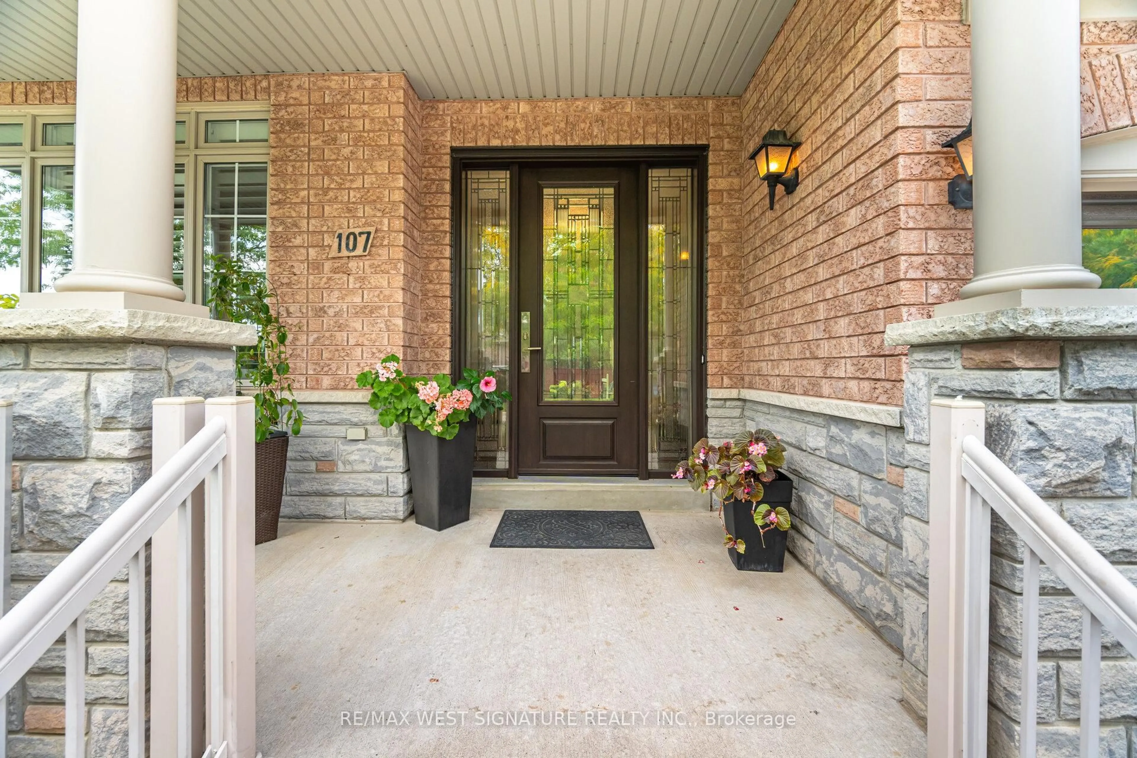 Unknown for 107 Cupola Cres, Vaughan Ontario L4H 3G1