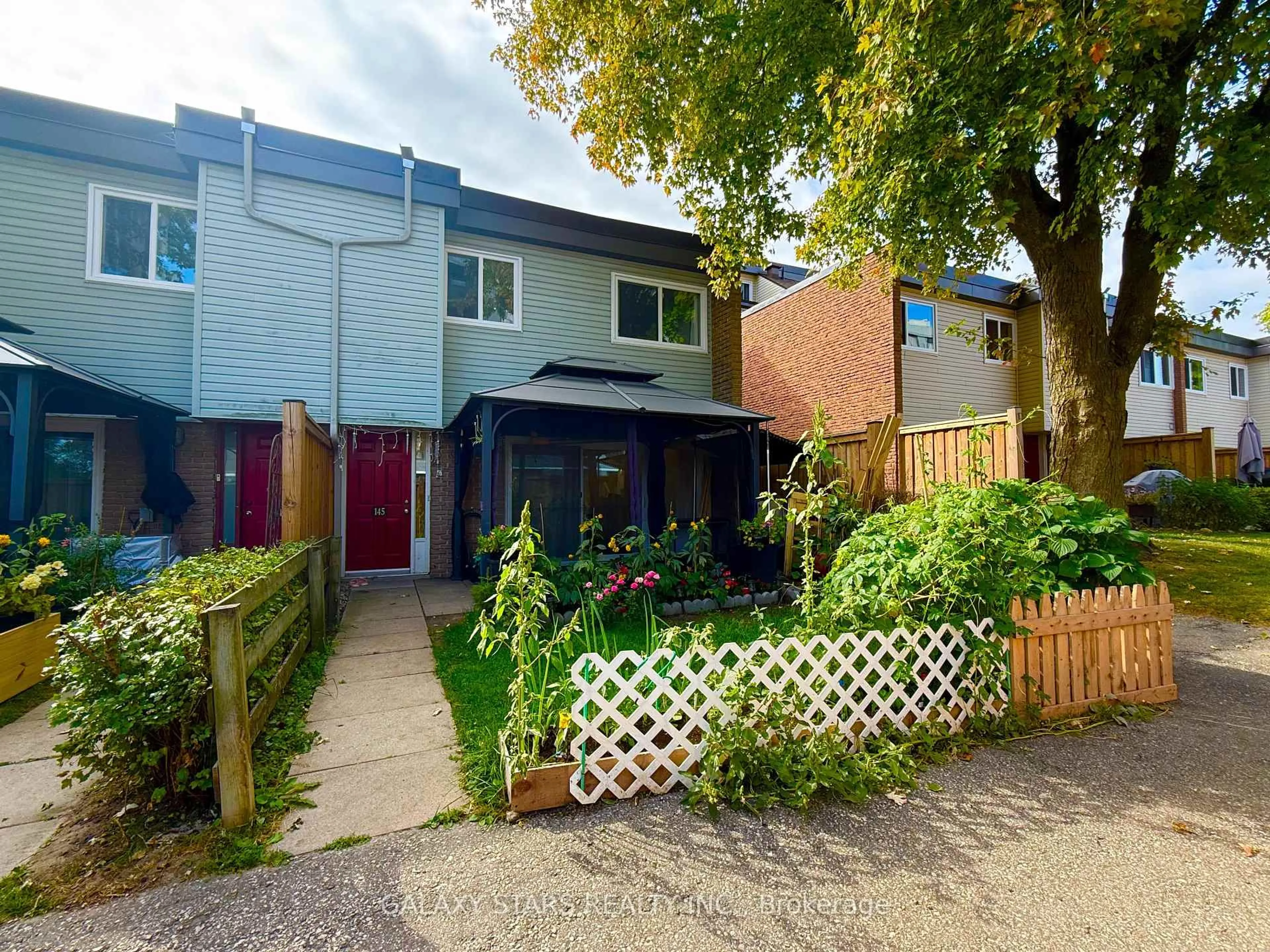 Home with brick exterior material, street for 145 Milestone Cres #21, Aurora Ontario L4G 3M2