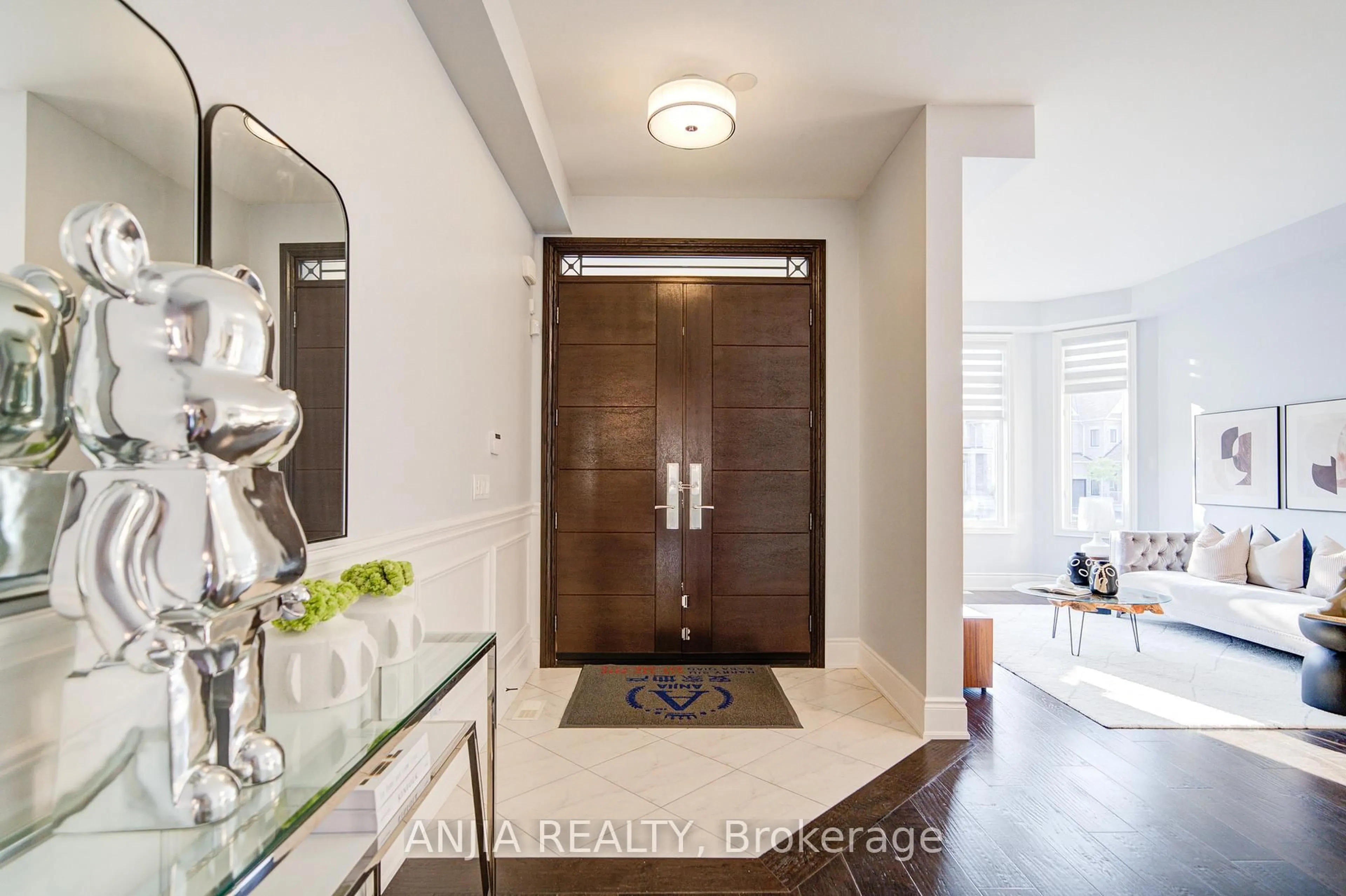 Indoor entryway for 5 Warton Crt, Markham Ontario L6E 2G1