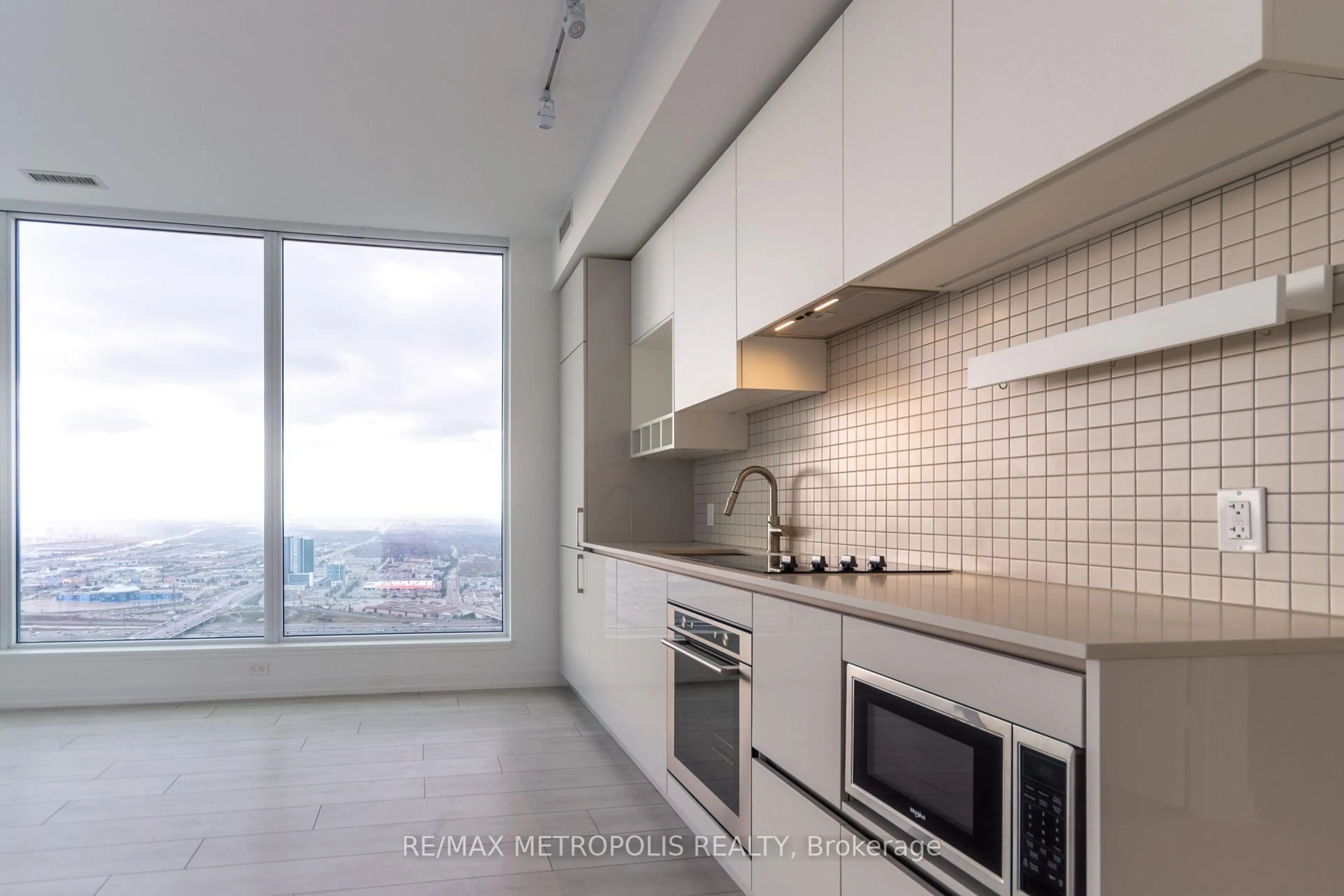 Standard kitchen, unknown for 5 Buttermill Ave #5709, Vaughan Ontario L4K 0J5