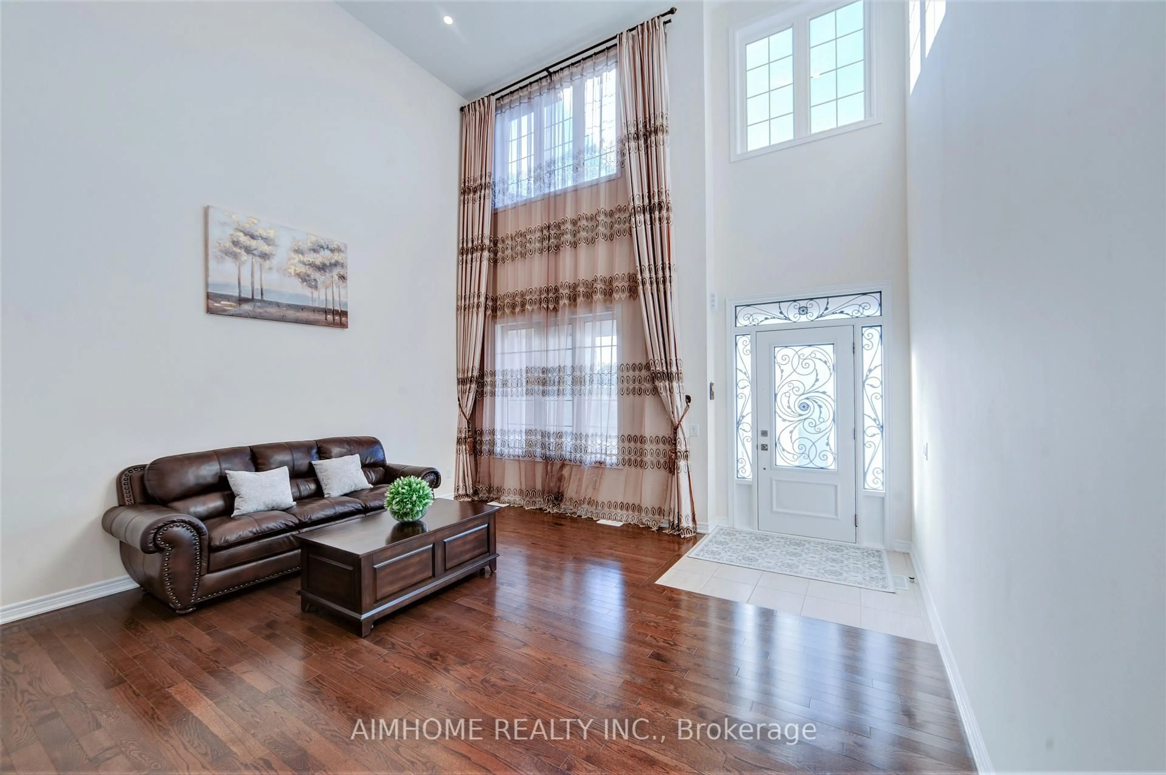 Indoor entryway for 28 Countrywide Crt, Vaughan Ontario L6A 1W7