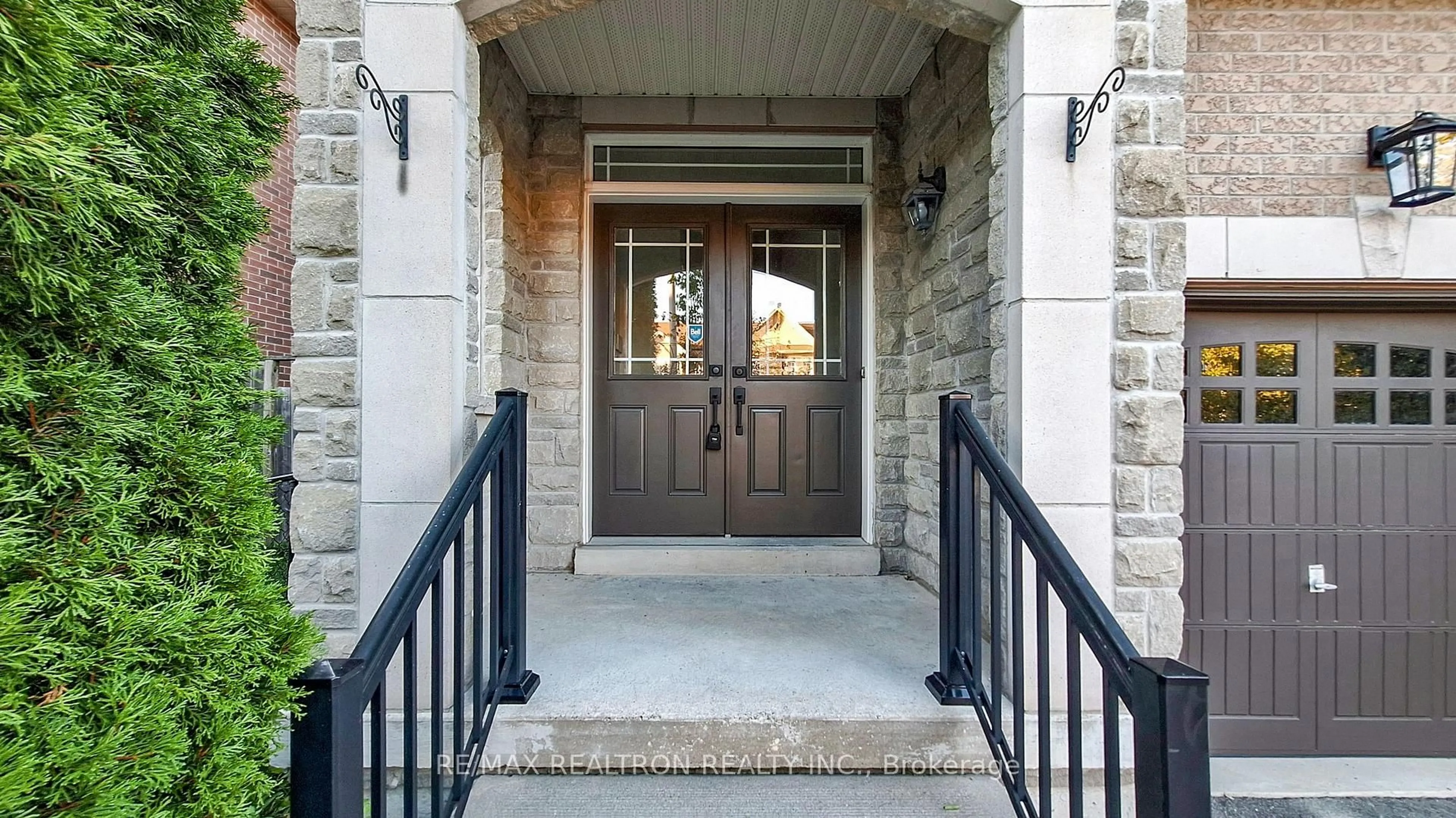 Indoor entryway for 82 Sir Sanford Fleming Way, Vaughan Ontario L6A 0V3