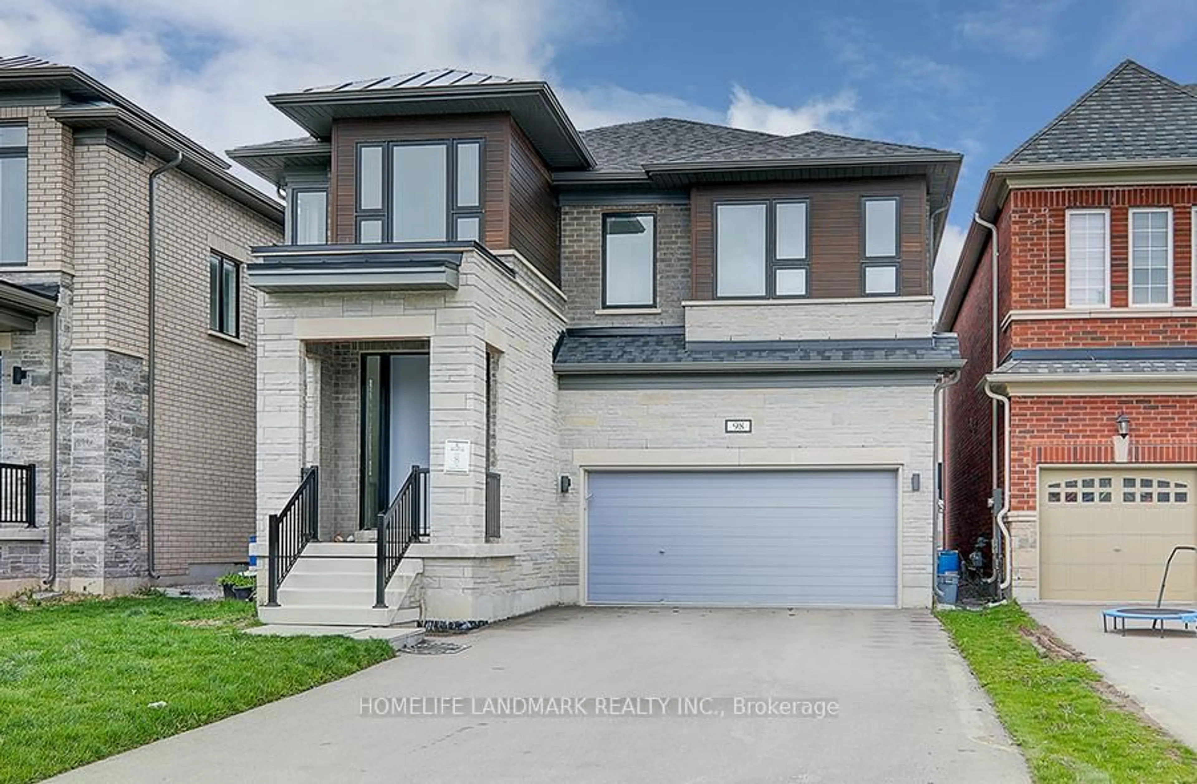 Home with brick exterior material, street for 98 Beckett Ave, East Gwillimbury Ontario L9N 0S7