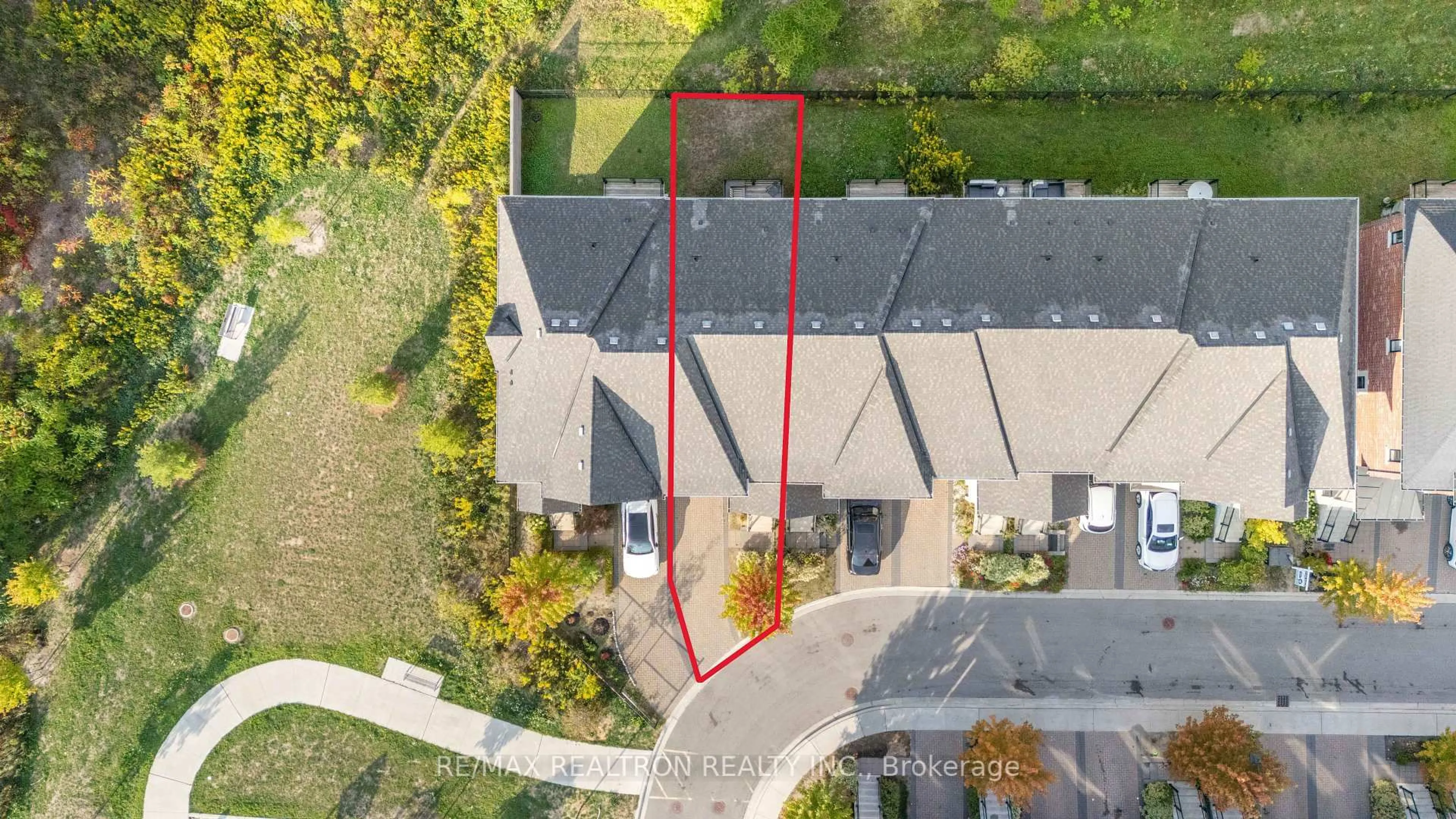 A pic from outside/outdoor area/front of a property/back of a property/a pic from drone, street for 50 Duncombe Lane, Richmond Hill Ontario L4C 6E5
