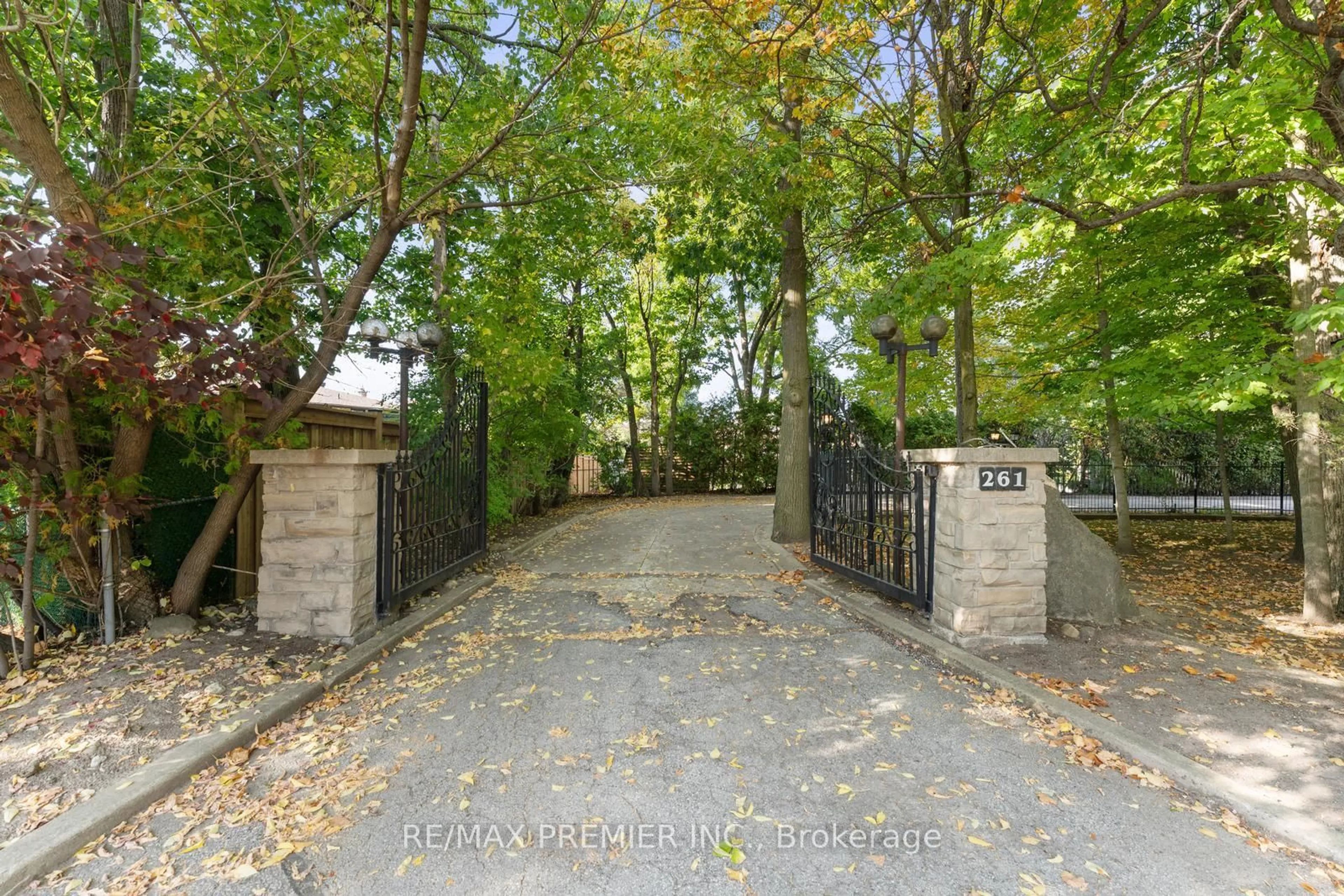Unknown for 261 Sylvadene Pkwy, Vaughan Ontario L4L 2M8