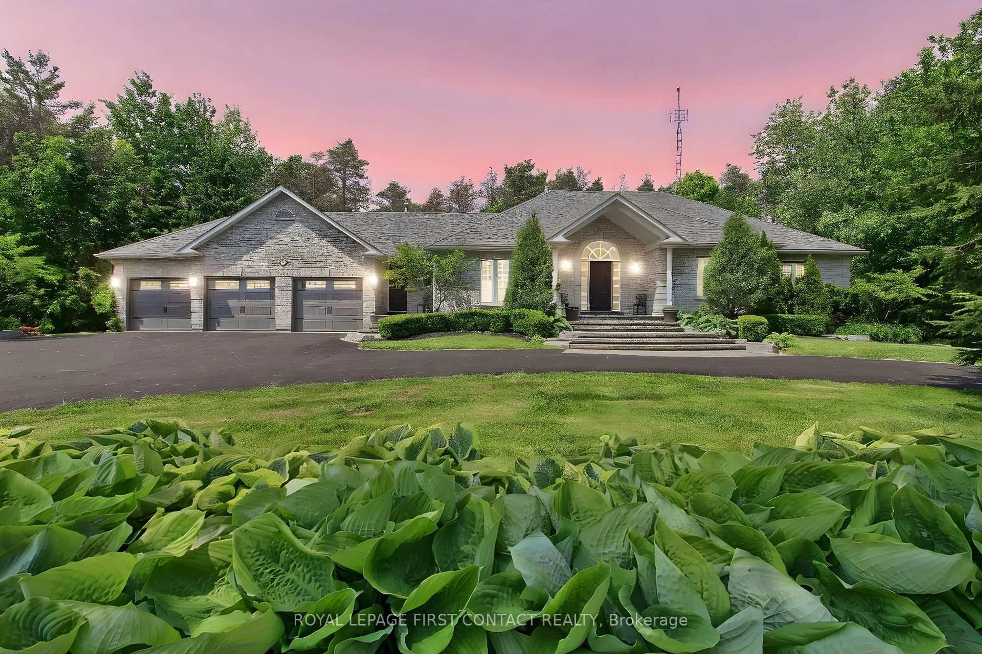A pic from outside/outdoor area/front of a property/back of a property/a pic from drone, mountain view for 8 Pelosi Way, East Gwillimbury Ontario L0G 1M0