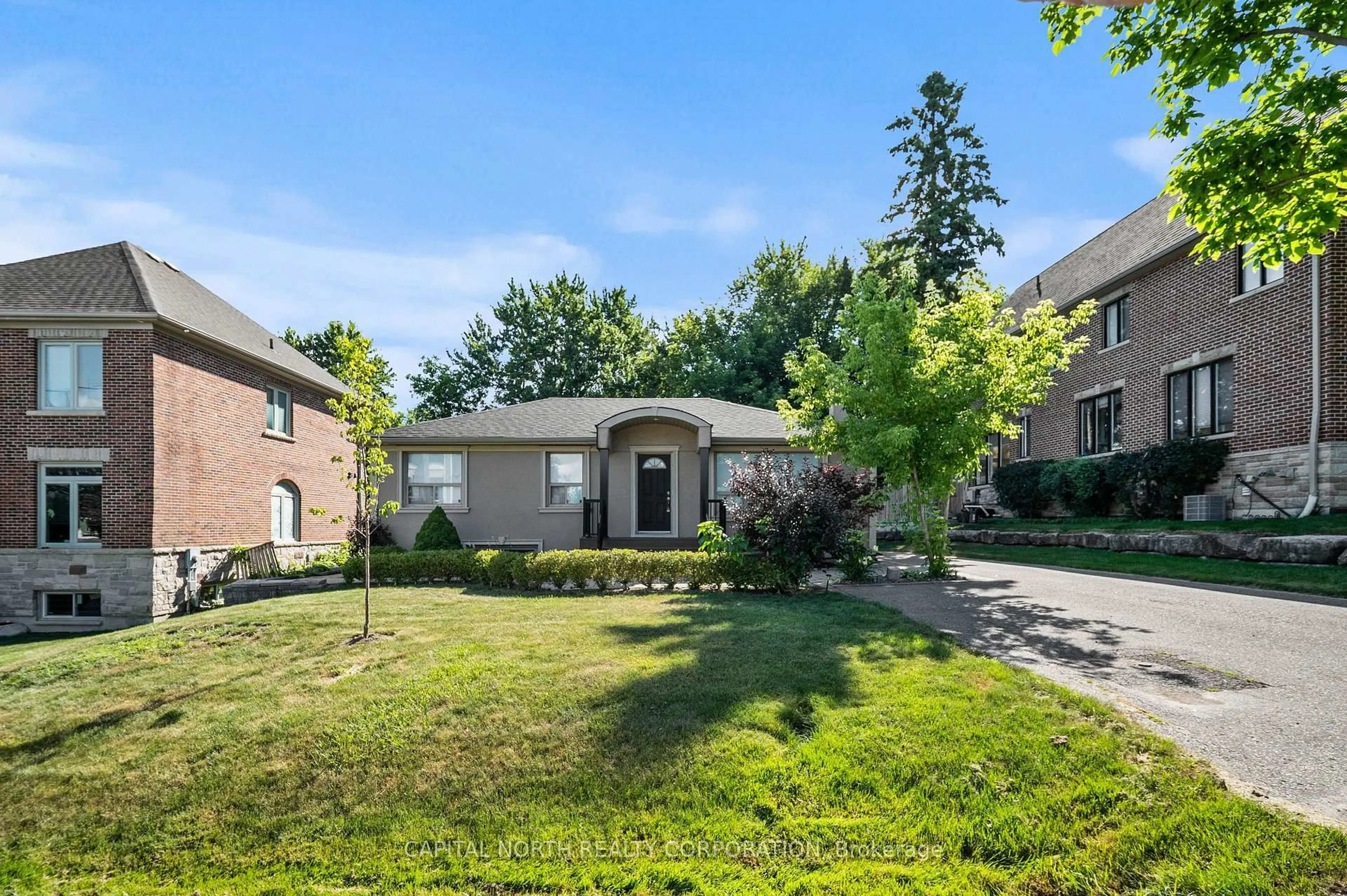 A pic from outside/outdoor area/front of a property/back of a property/a pic from drone, street for 89 Hambly Ave, King Ontario L7B 1J1