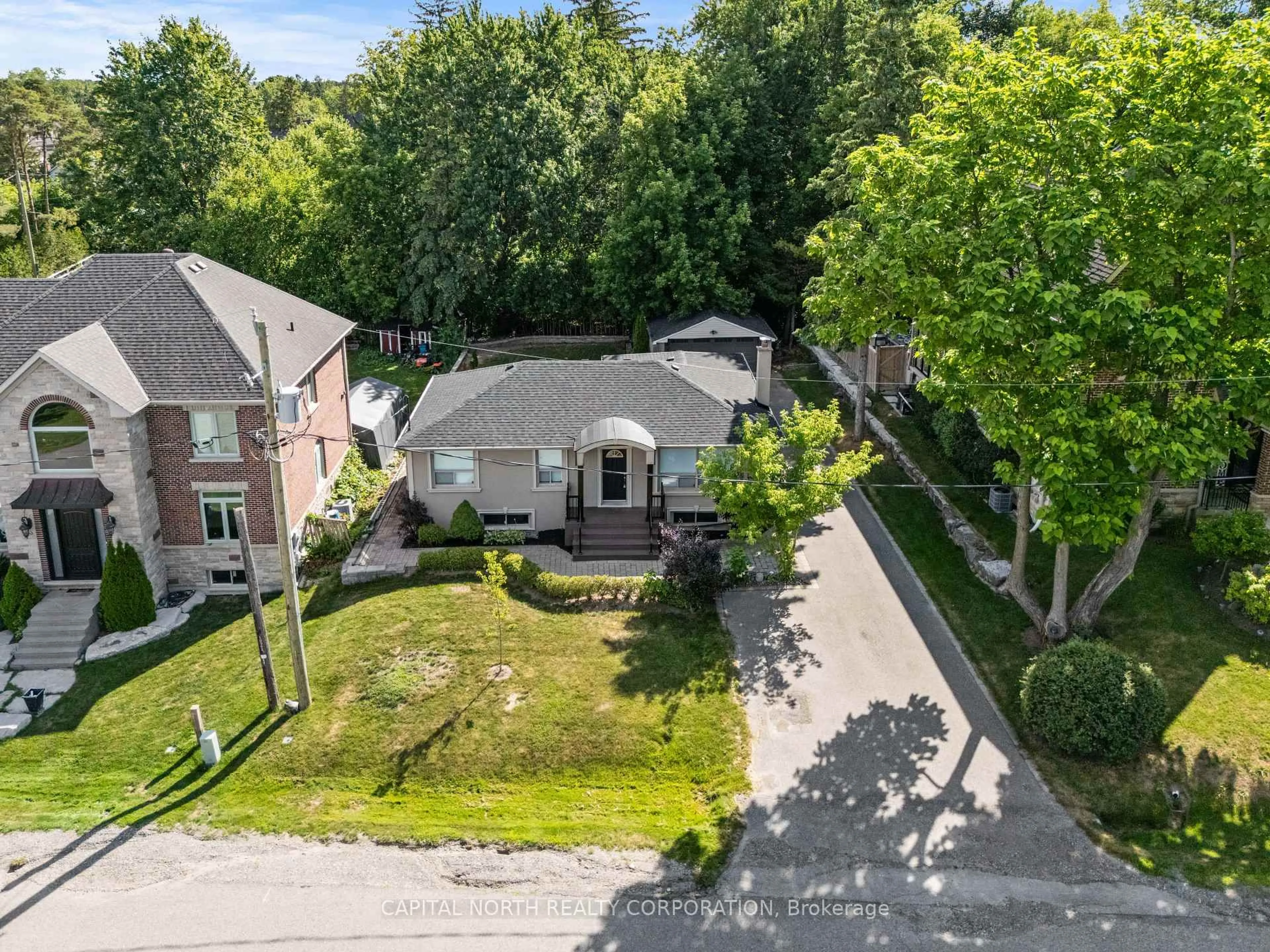 A pic from outside/outdoor area/front of a property/back of a property/a pic from drone, street for 89 Hambly Ave, King Ontario L7B 1J1