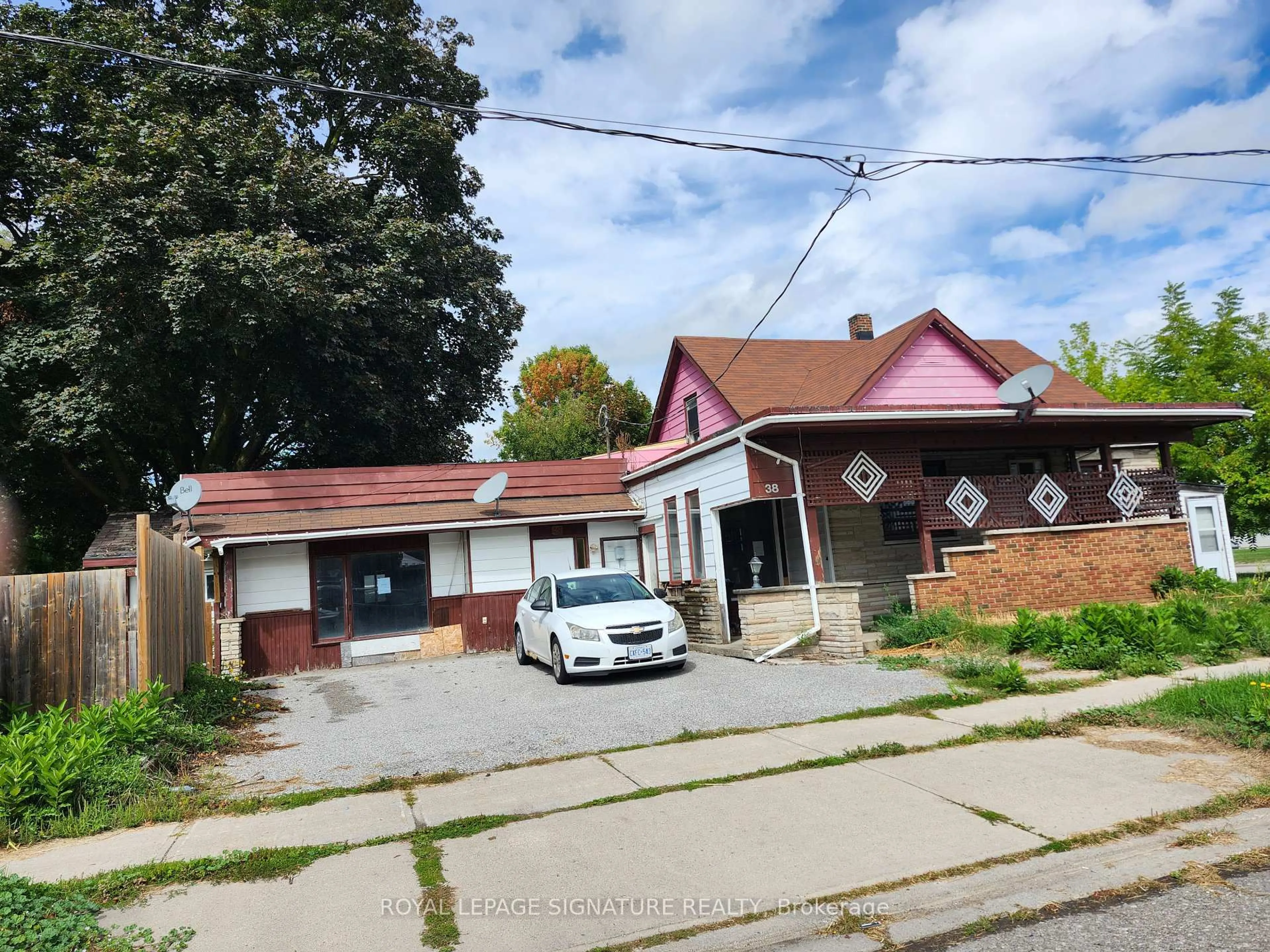 A pic from outside/outdoor area/front of a property/back of a property/a pic from drone, street for 38 Tupper St, New Tecumseth Ontario L9R 1E5