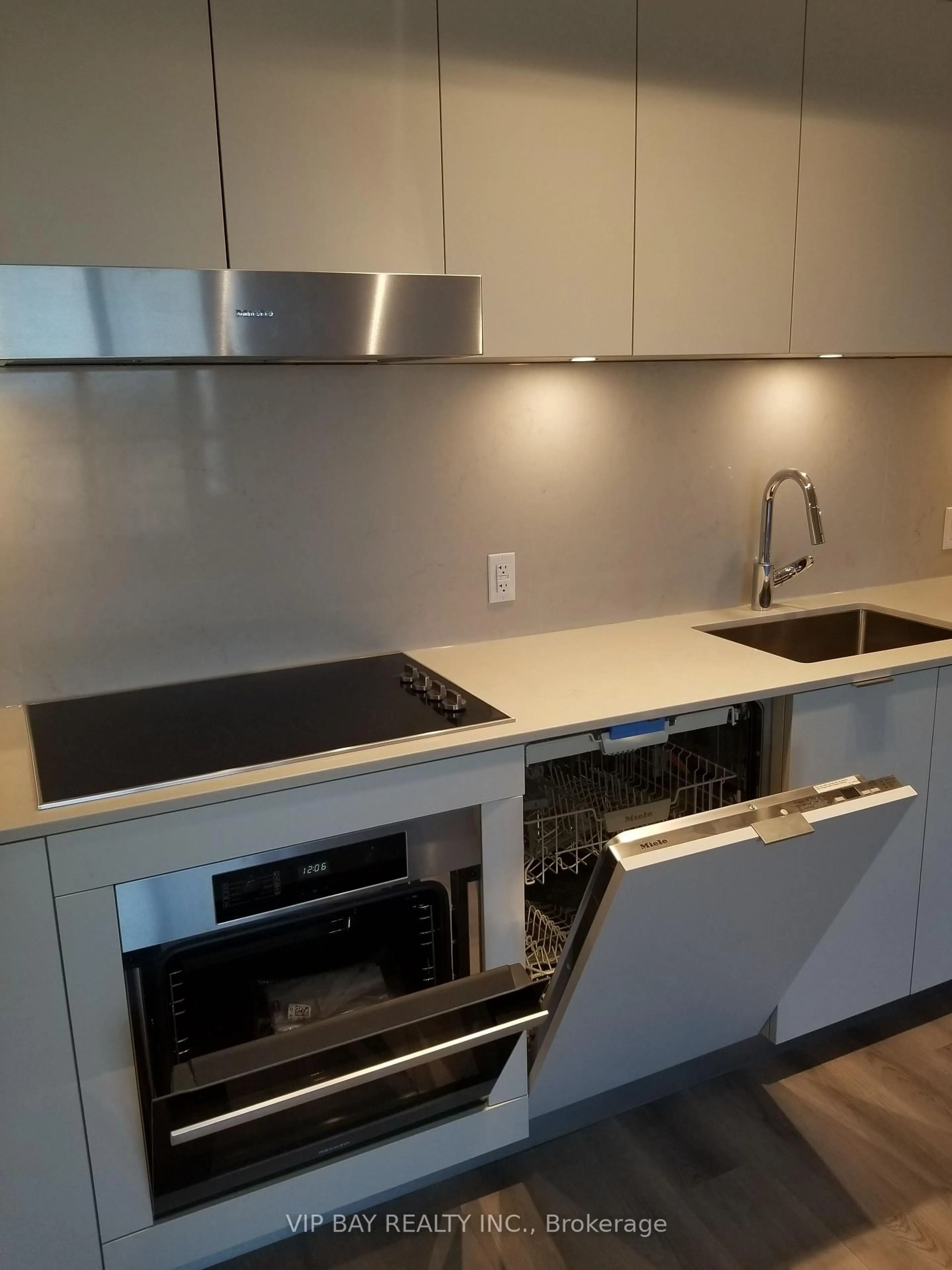 Standard kitchen, unknown for 9 Clegg Rd #620, Markham Ontario L6G 0H3