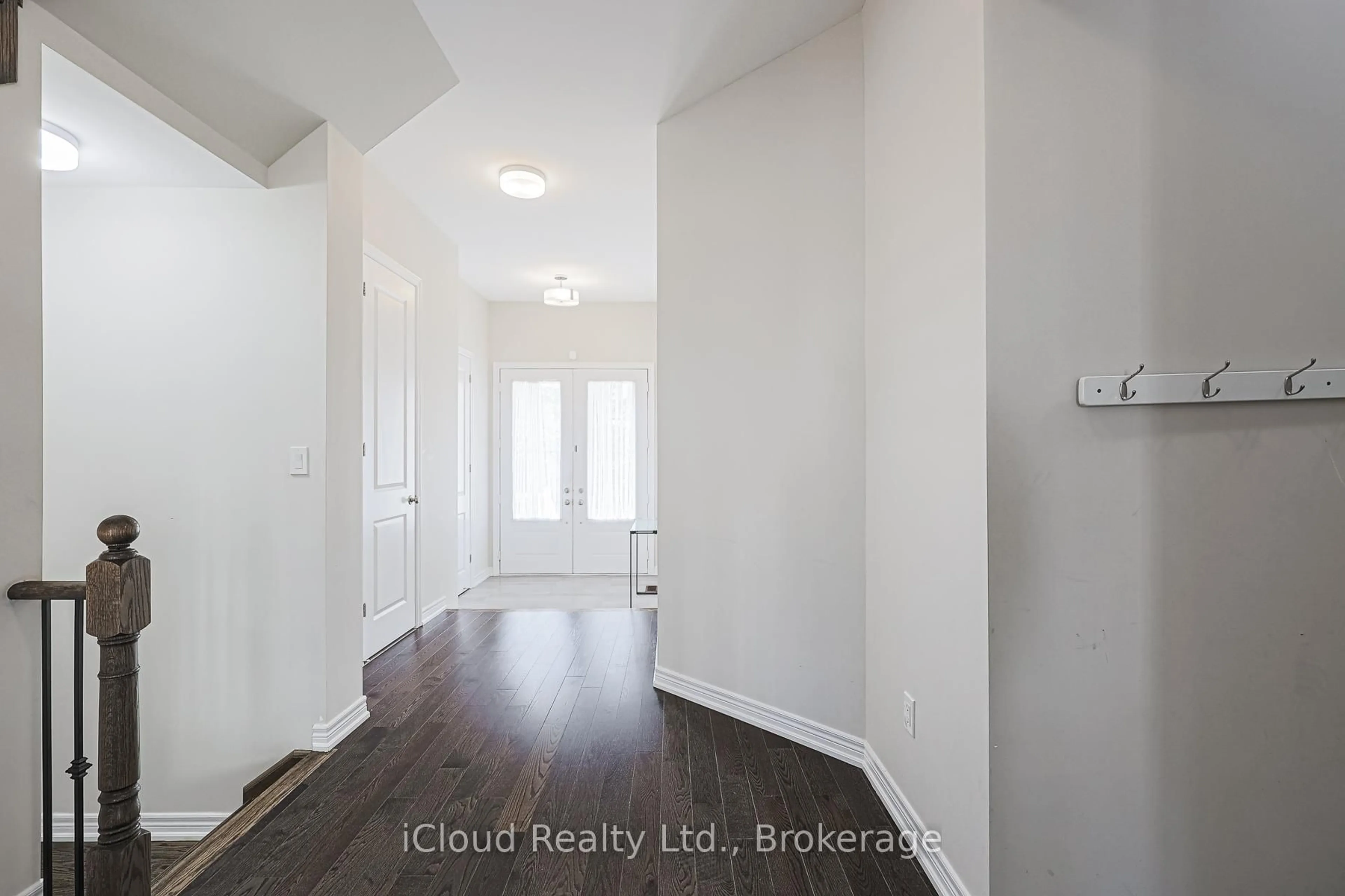 Indoor entryway for 87 Pine Hill Cres, Aurora Ontario L4G 3X9