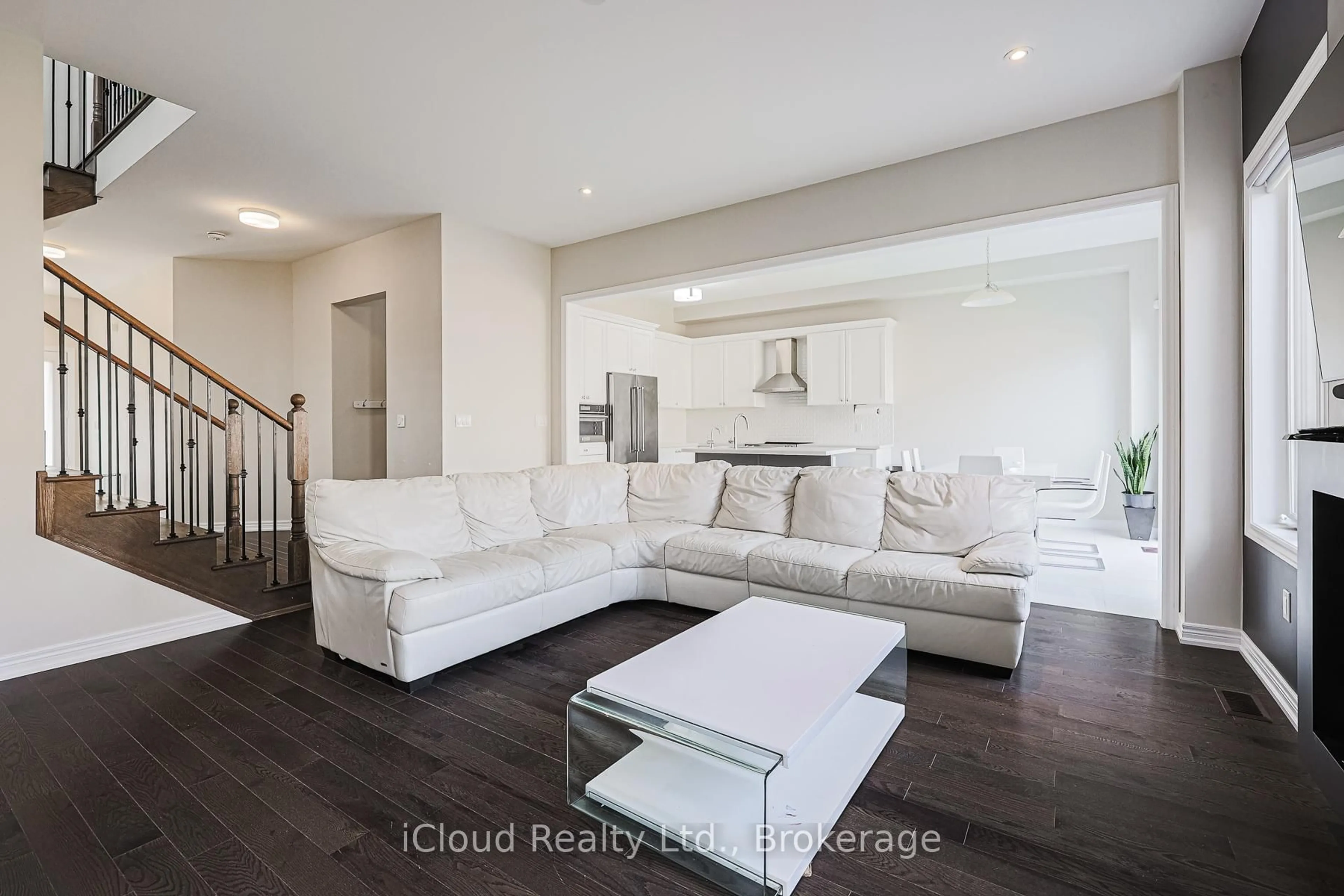 Living room with furniture, wood/laminate floor for 87 Pine Hill Cres, Aurora Ontario L4G 3X9