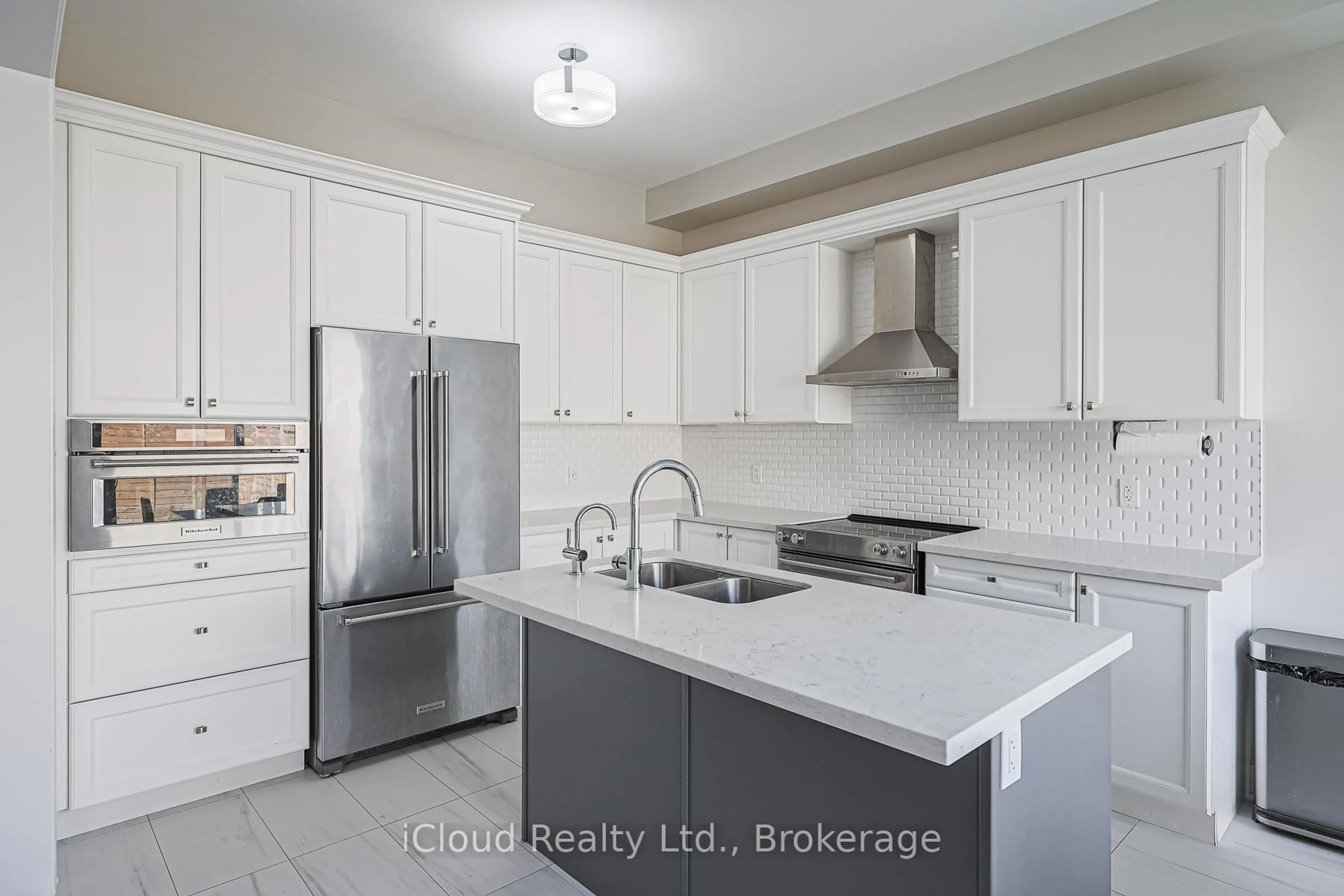 Open concept kitchen, ceramic/tile floor for 87 Pine Hill Cres, Aurora Ontario L4G 3X9
