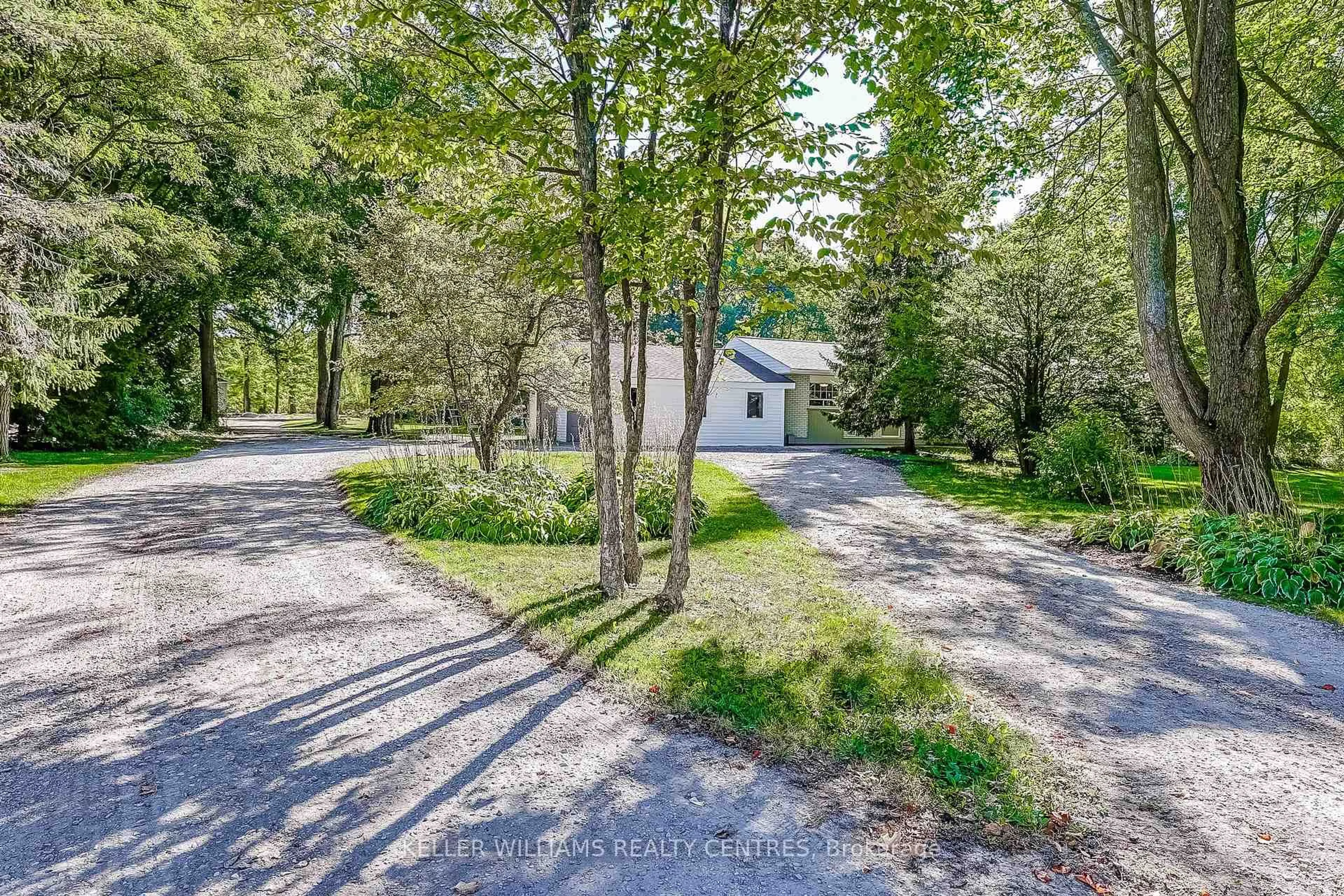 A pic from outside/outdoor area/front of a property/back of a property/a pic from drone, unknown for 16073 Warden Ave, Whitchurch-Stouffville Ontario L4A 2M3