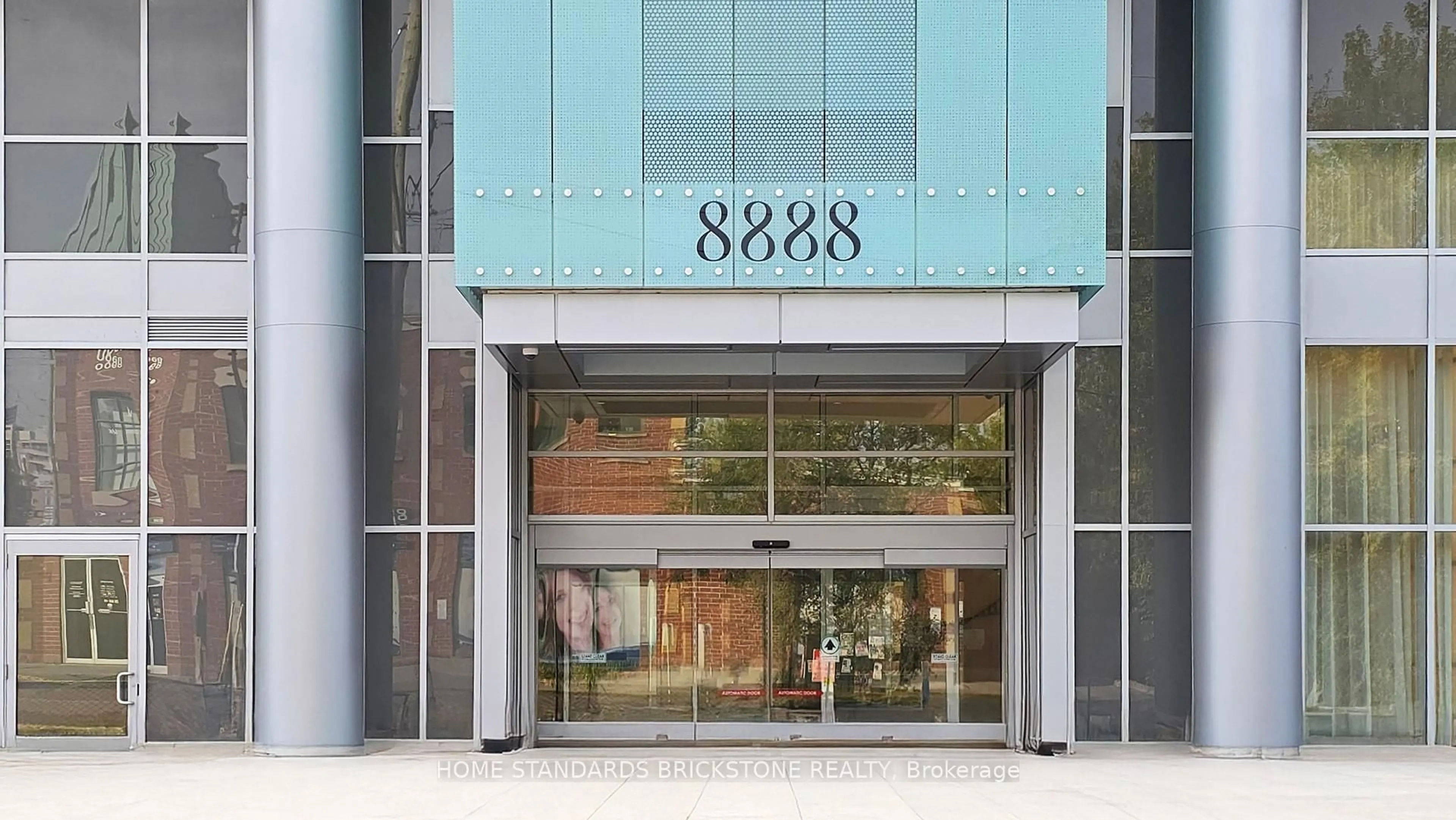 Indoor foyer for 8888 Yonge St #321, Richmond Hill Ontario L4C 5V6