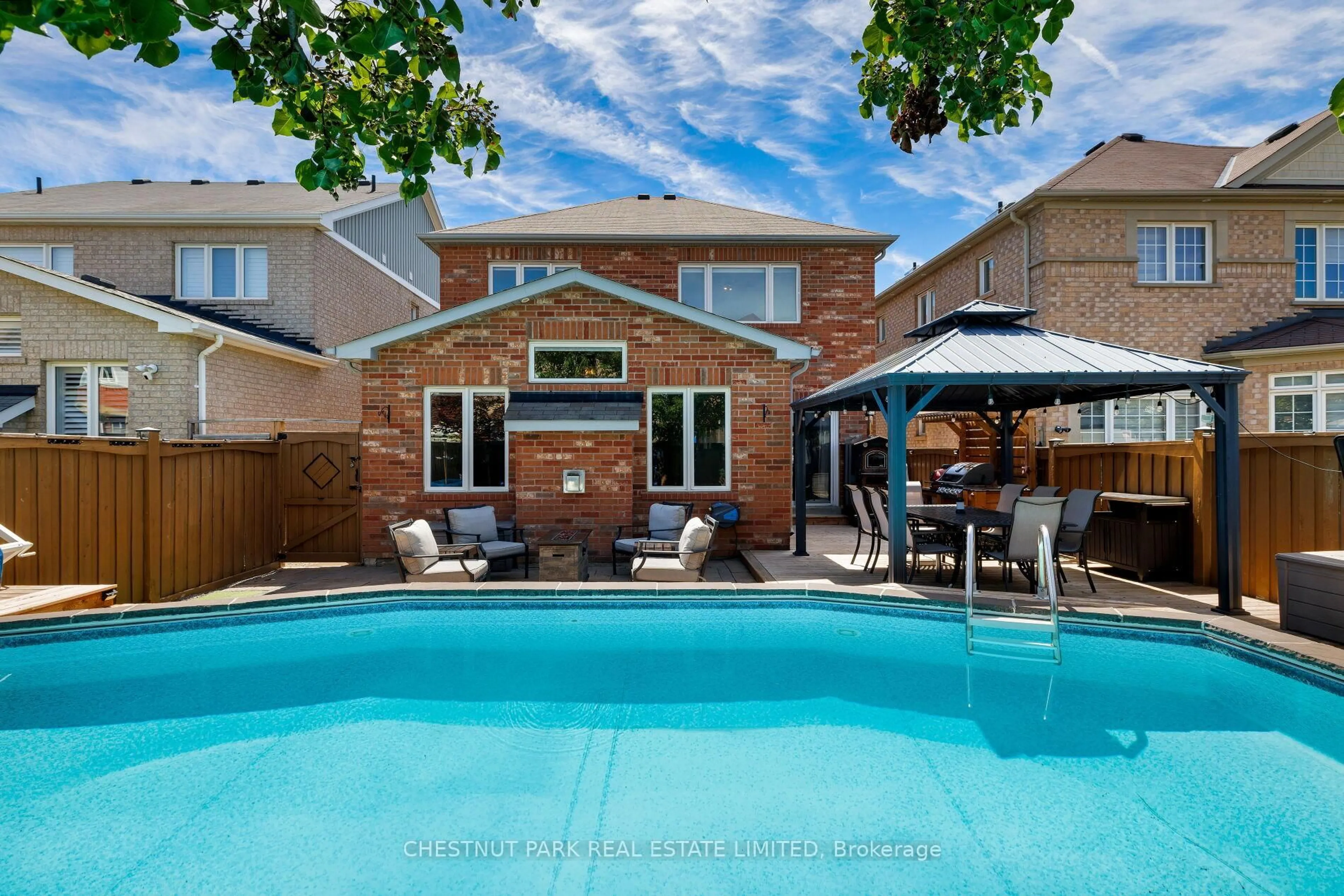 Pool for 126 Blue Dasher Blvd, Bradford West Gwillimbury Ontario L3Z 0E5