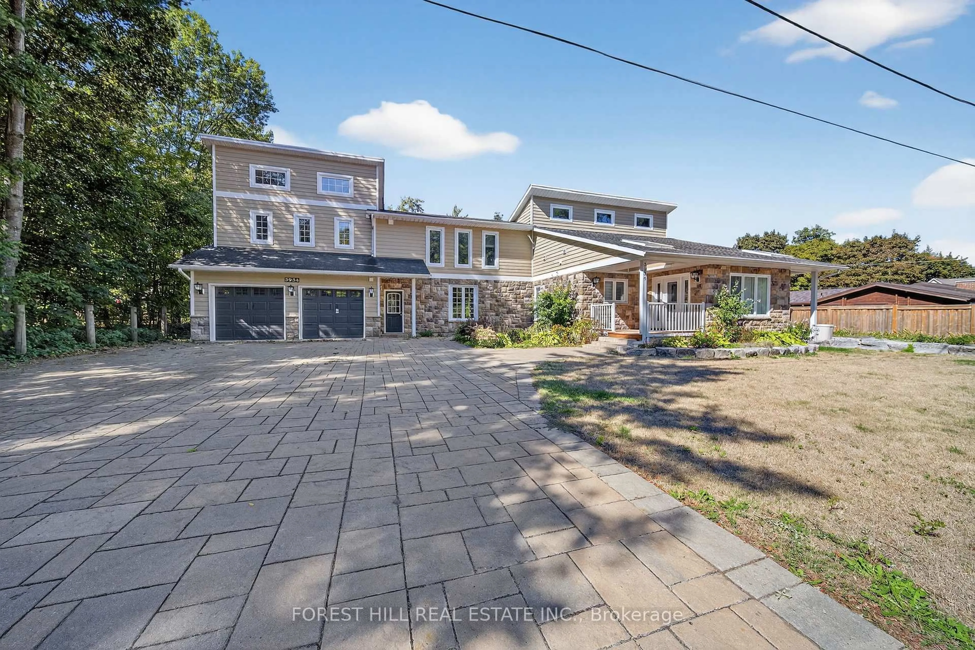 A pic from outside/outdoor area/front of a property/back of a property/a pic from drone, street for 3934 Richview Rd, Innisfil Ontario L9S 2L7