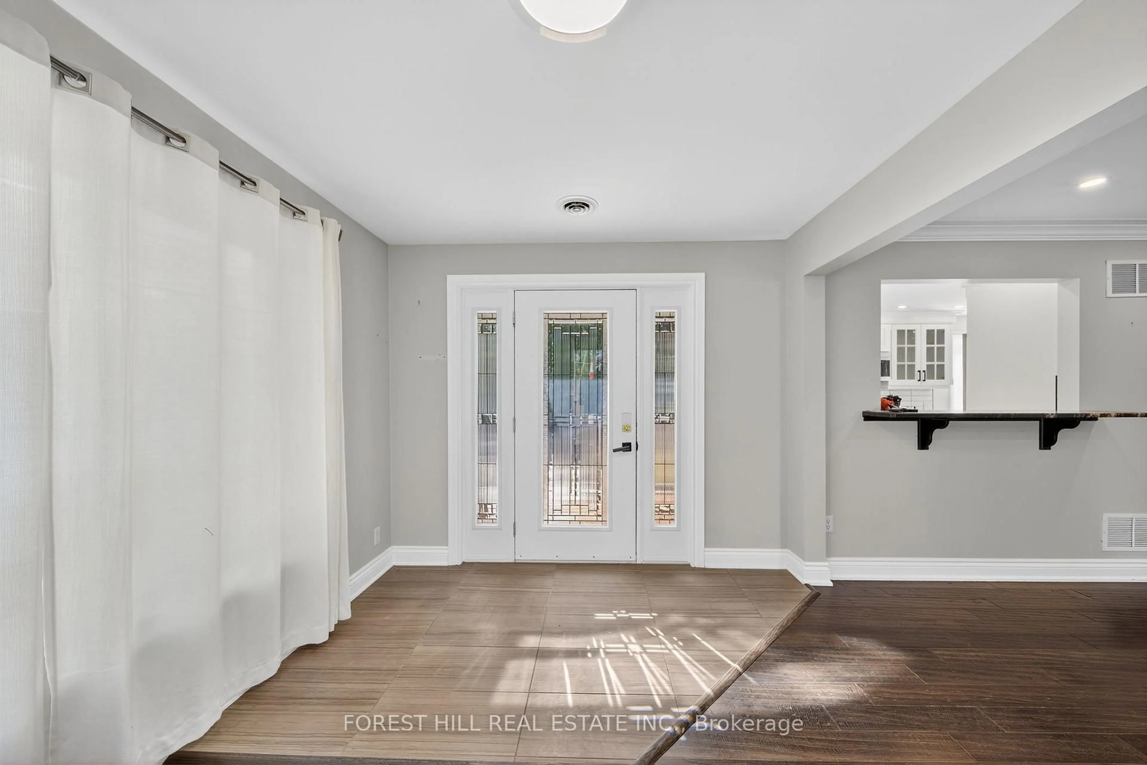 Indoor entryway for 3934 Richview Rd, Innisfil Ontario L9S 2L7