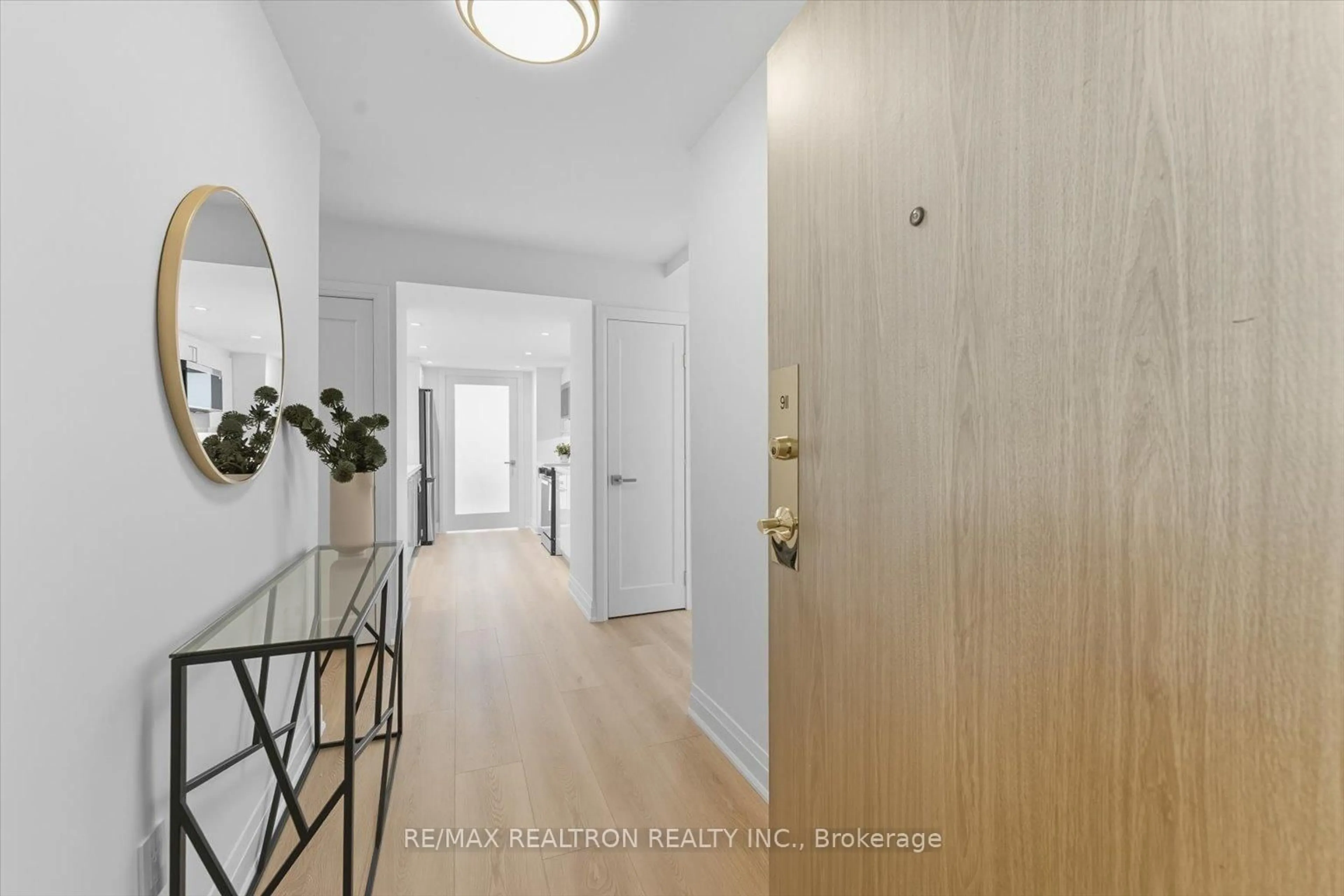 Indoor entryway for 40 Harding Blvd #911, Richmond Hill Ontario L4C 9S5