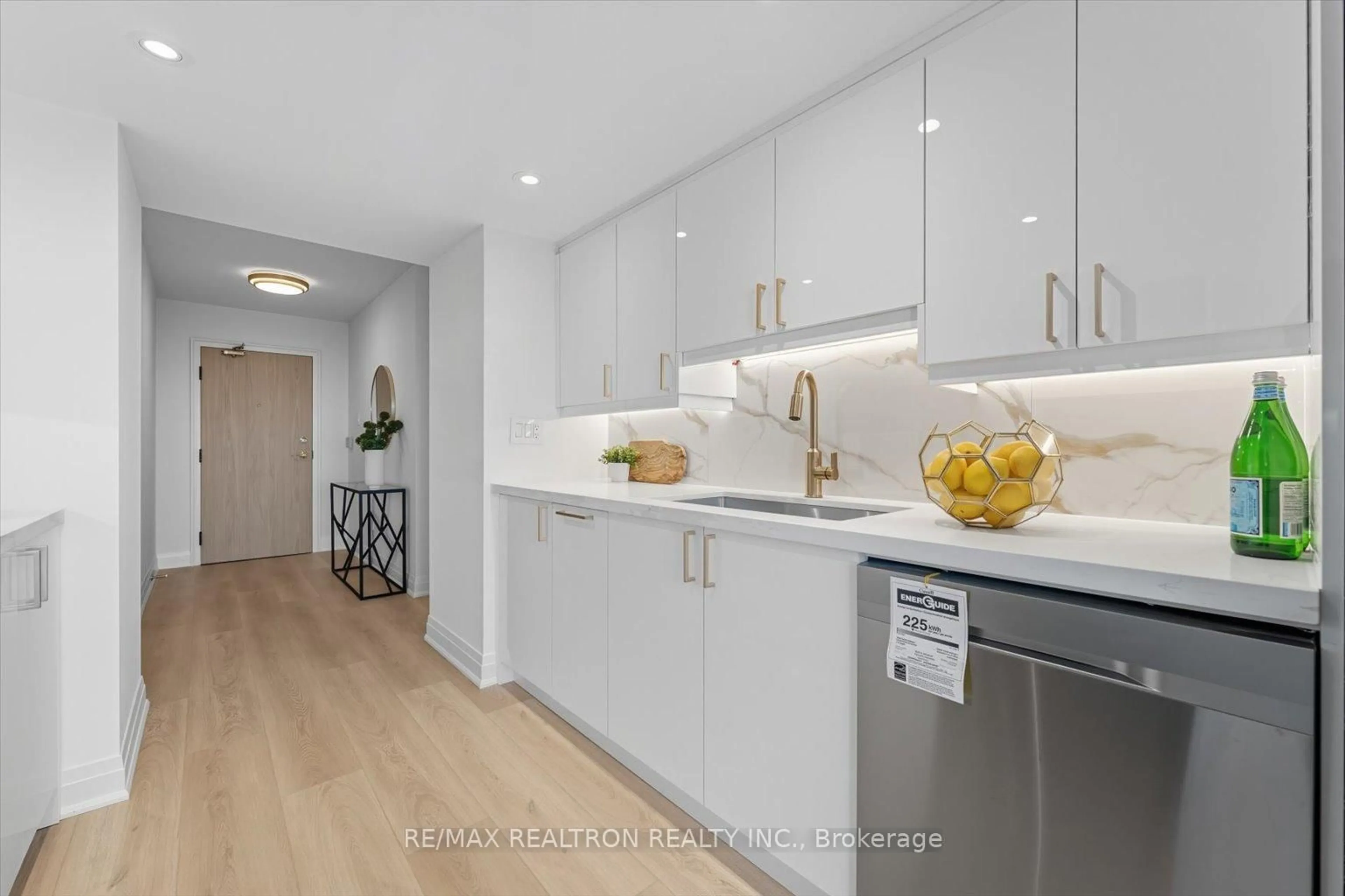 Open concept kitchen, unknown for 40 Harding Blvd #911, Richmond Hill Ontario L4C 9S5