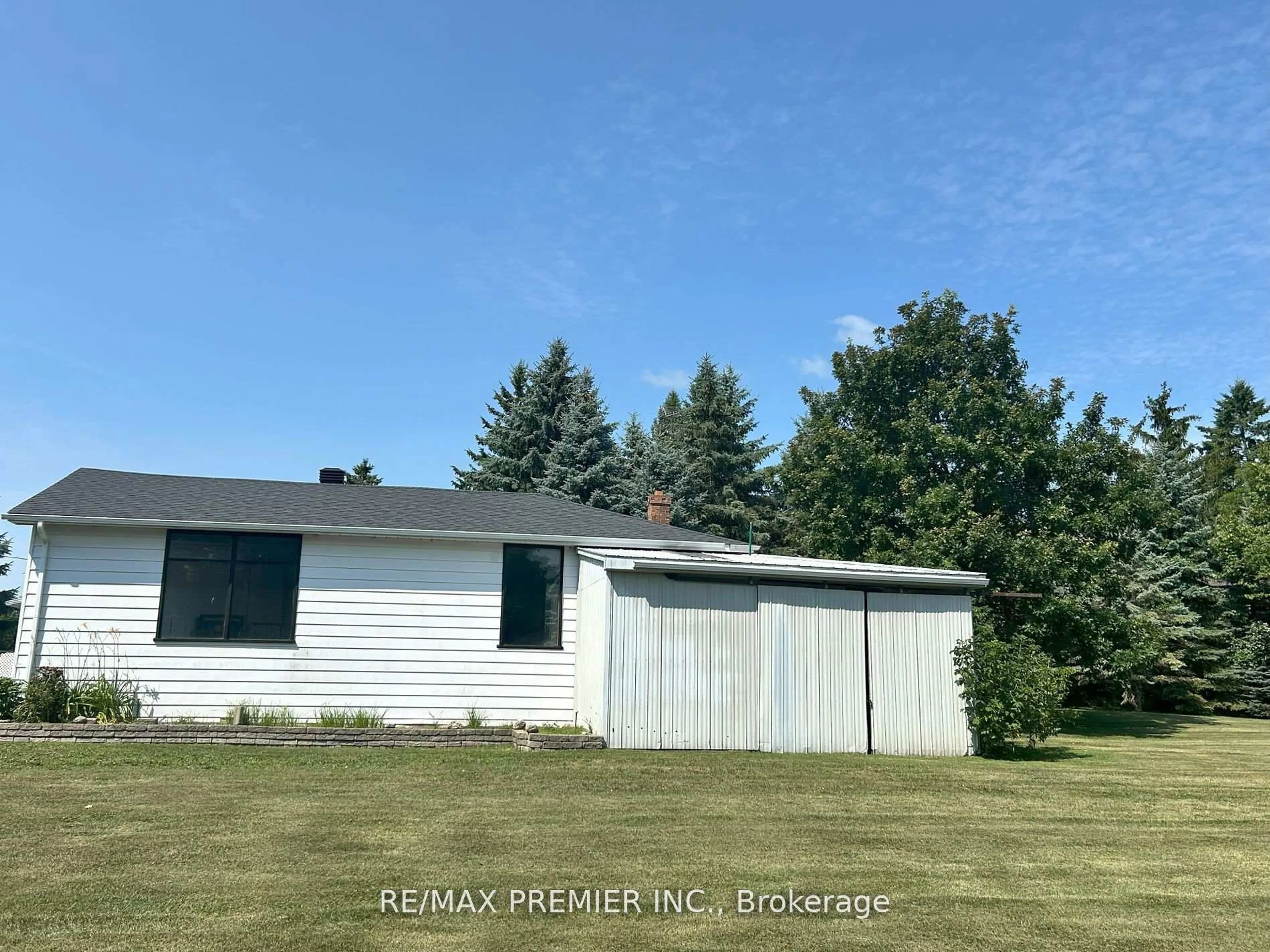 A pic from outside/outdoor area/front of a property/back of a property/a pic from drone, unknown for 5070 5th Line, New Tecumseth Ontario L0G 1W0