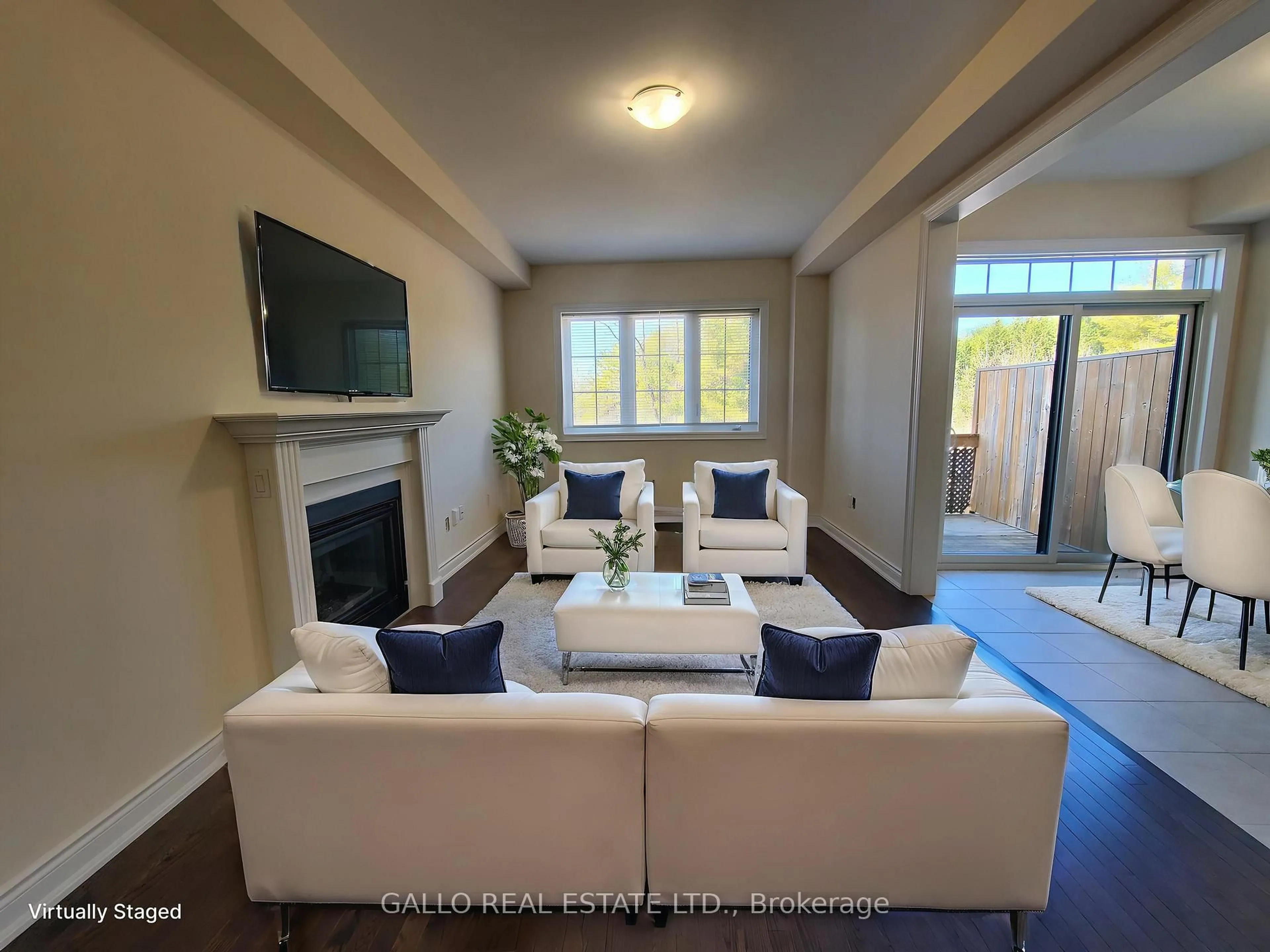 Living room with furniture, unknown for 124 Countryman Rd, East Gwillimbury Ontario L9N 0N8